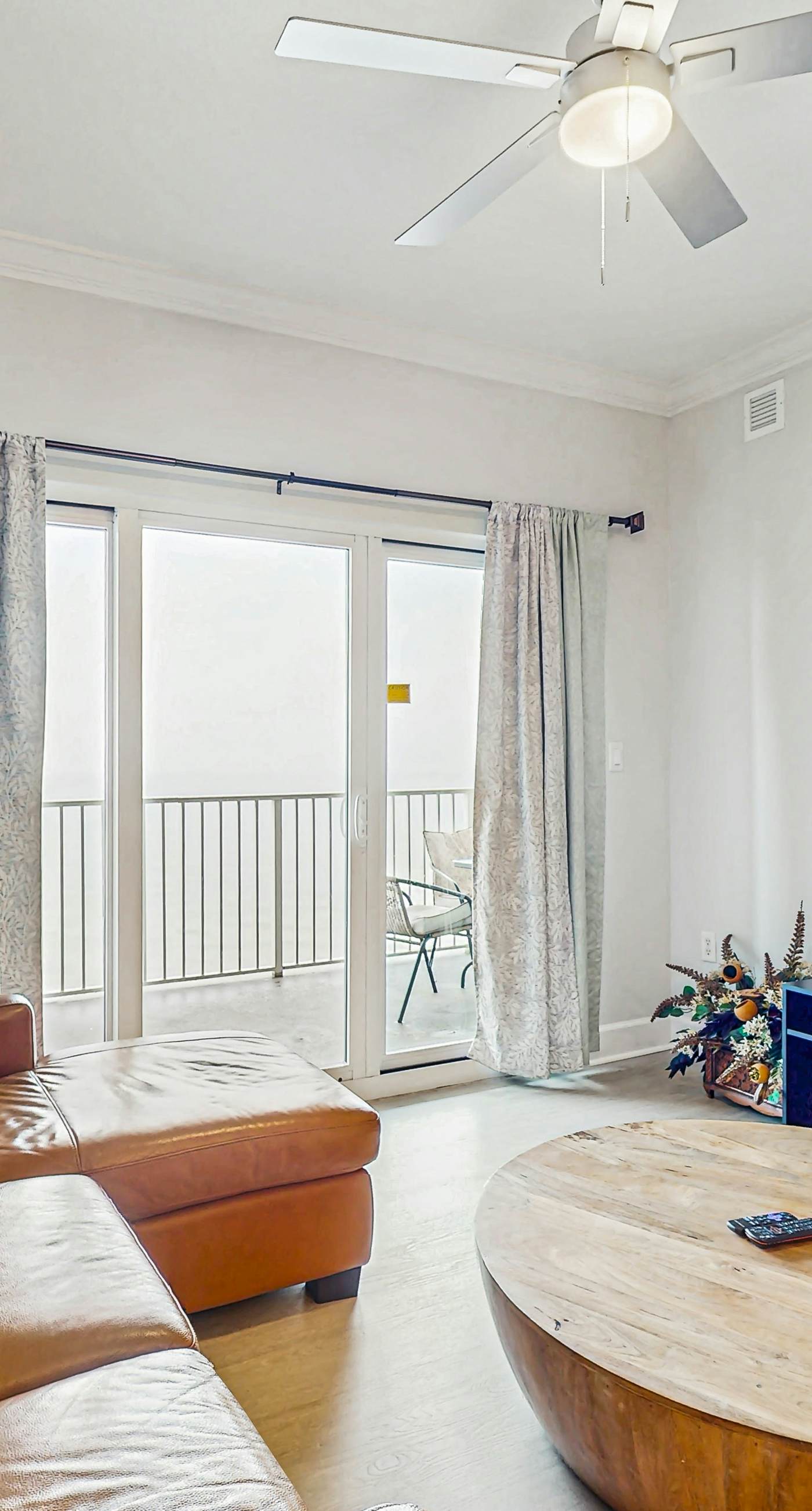 Gulf front condo with community outdoor & indoor pool, hot tub & fitness center