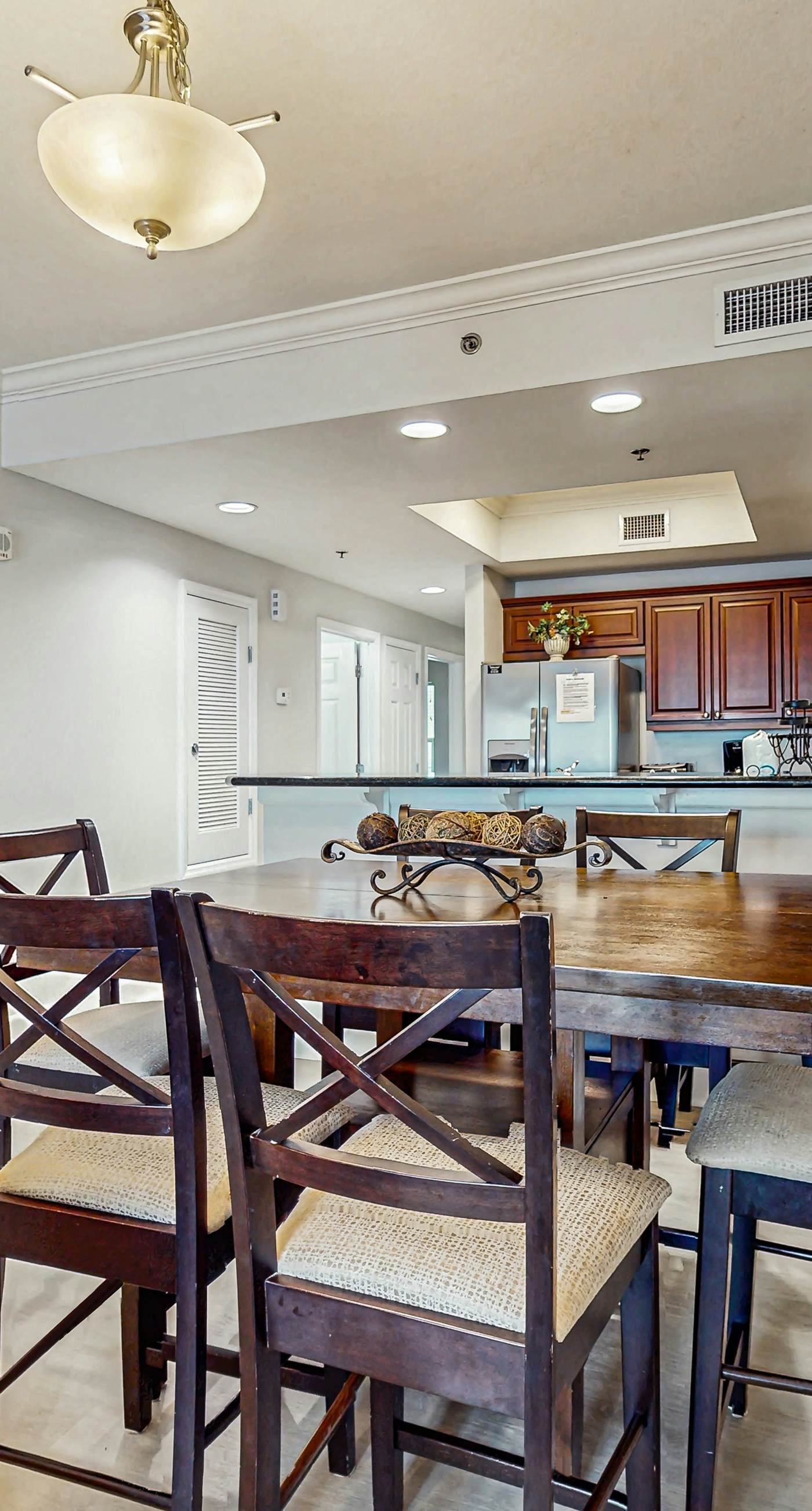 Gulf front condo with community outdoor & indoor pool, hot tub & fitness center