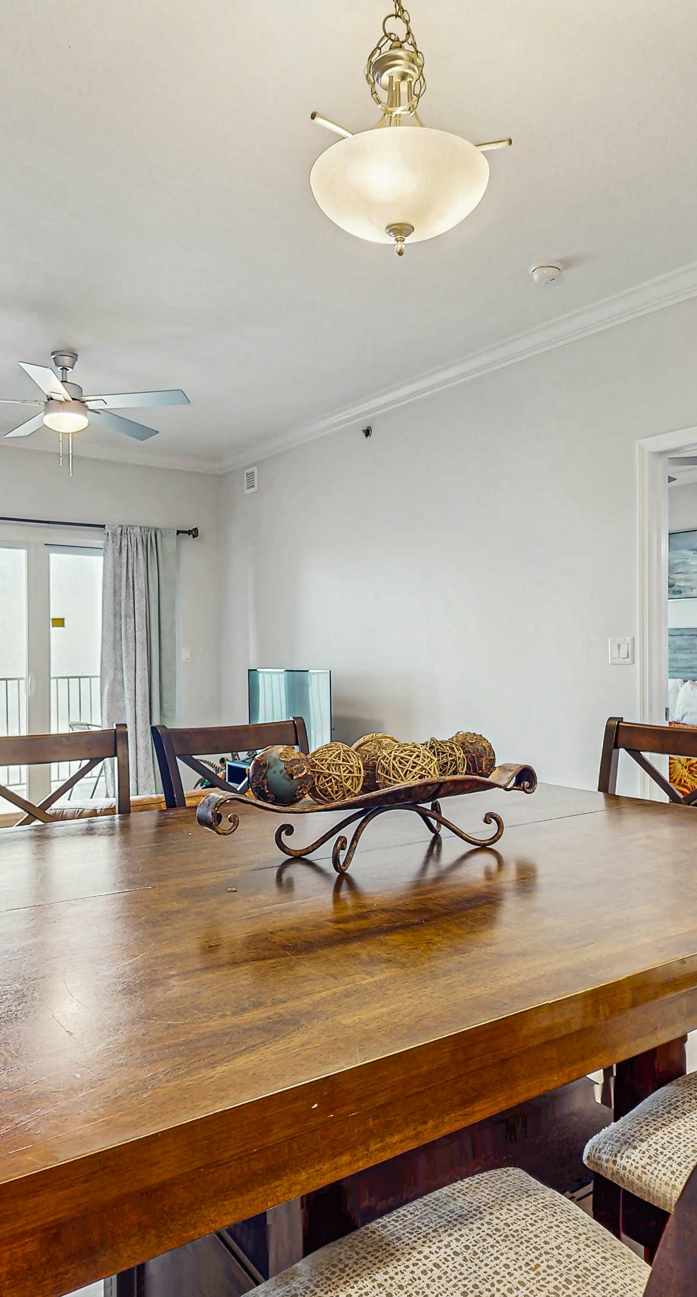 Gulf front condo with community outdoor & indoor pool, hot tub & fitness center