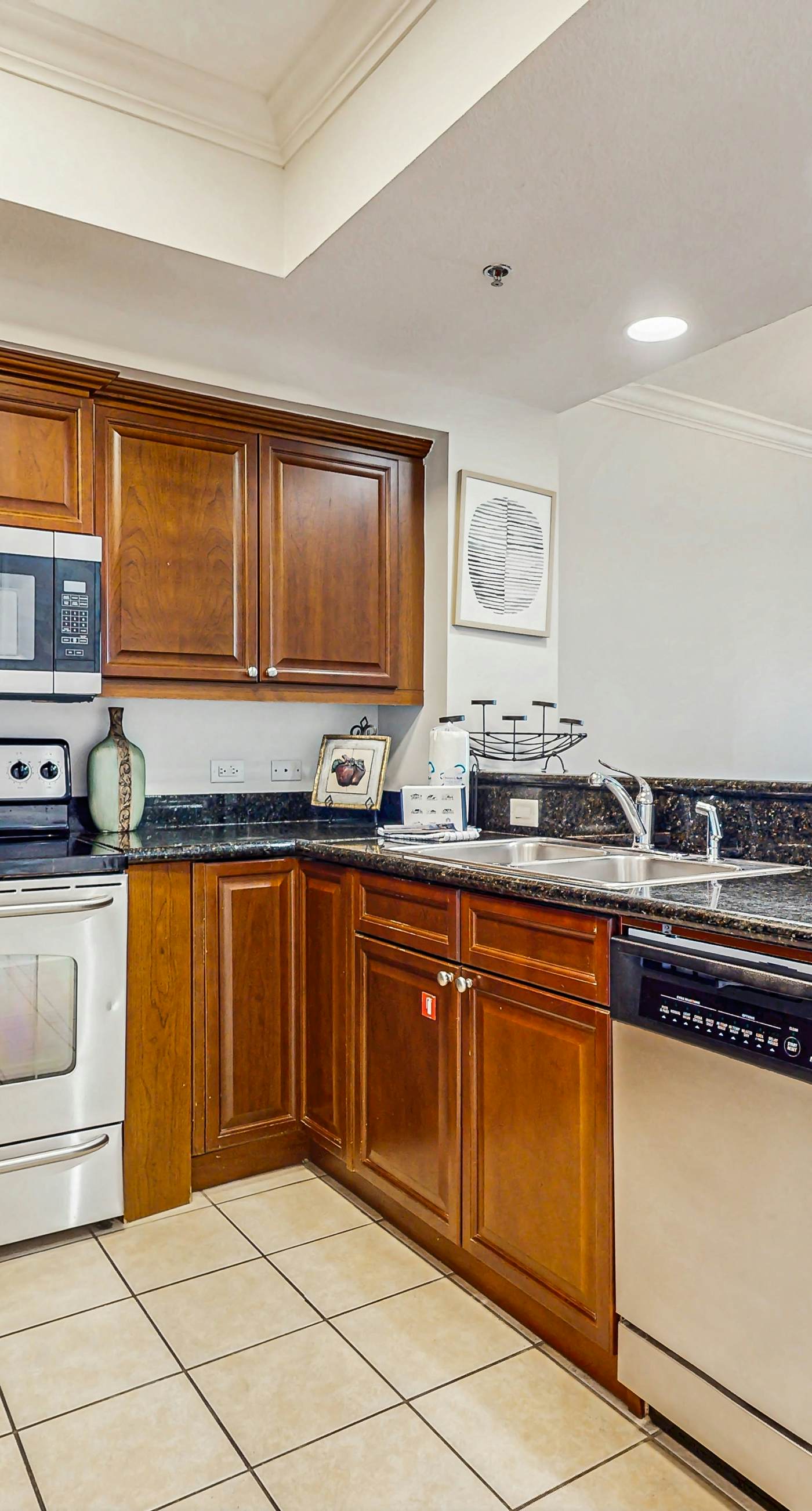 Gulf front condo with community outdoor & indoor pool, hot tub & fitness center