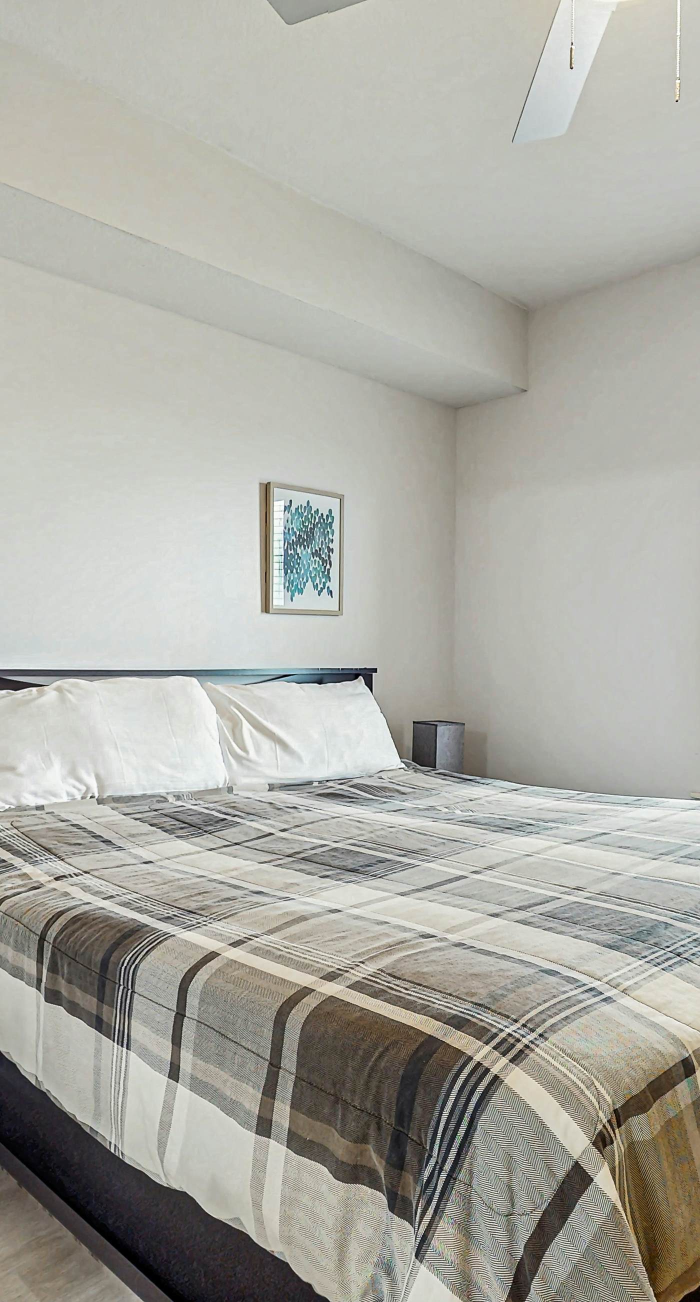 Gulf front condo with community outdoor & indoor pool, hot tub & fitness center