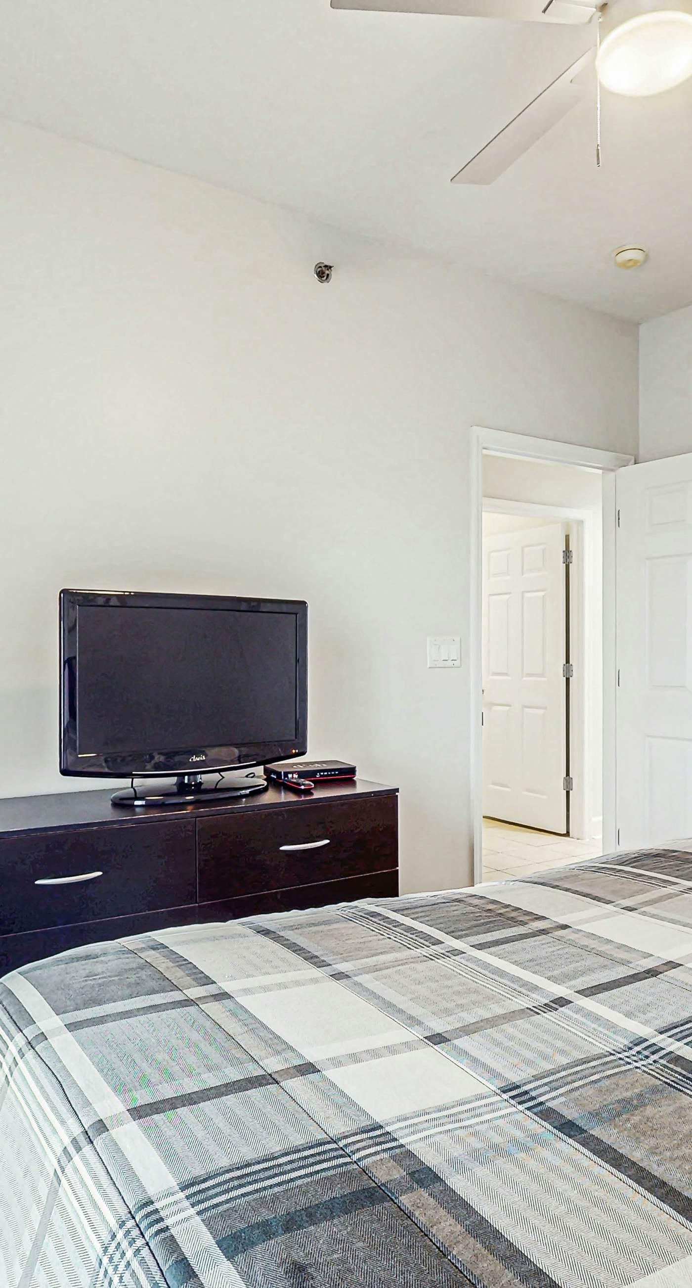 Gulf front condo with community outdoor & indoor pool, hot tub & fitness center