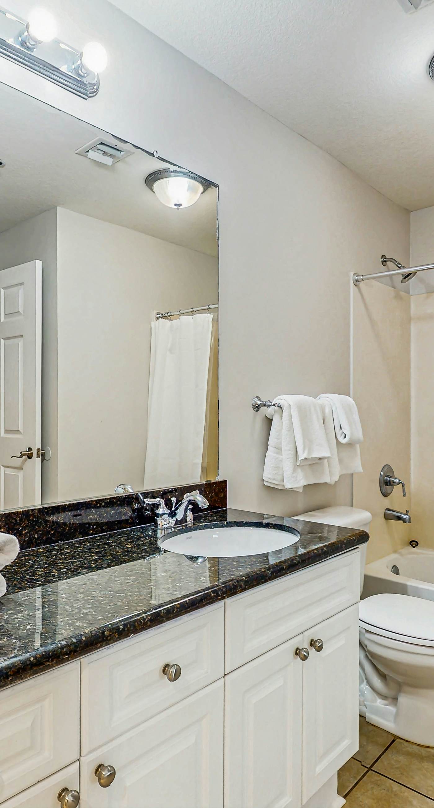 Gulf front condo with community outdoor & indoor pool, hot tub & fitness center