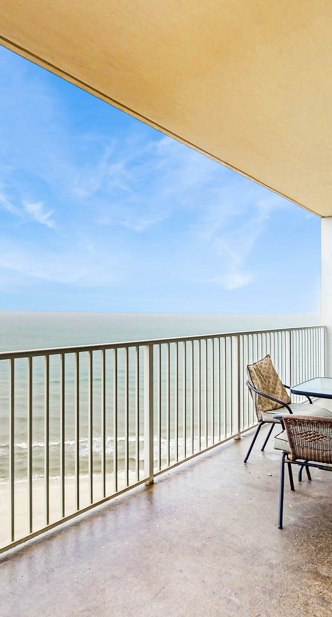 Gulf front condo with community outdoor & indoor pool, hot tub & fitness center