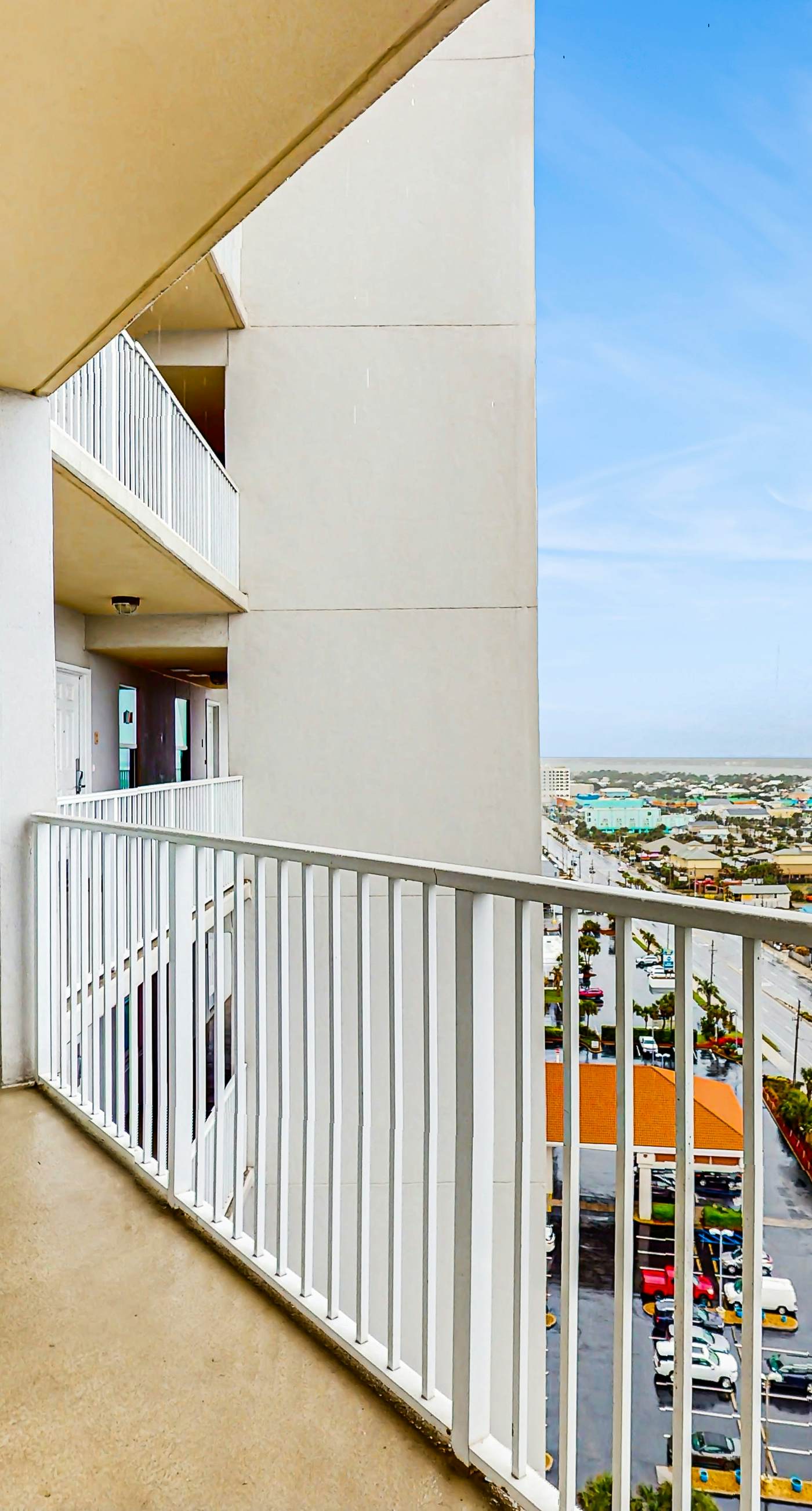 Gulf front condo with community outdoor & indoor pool, hot tub & fitness center