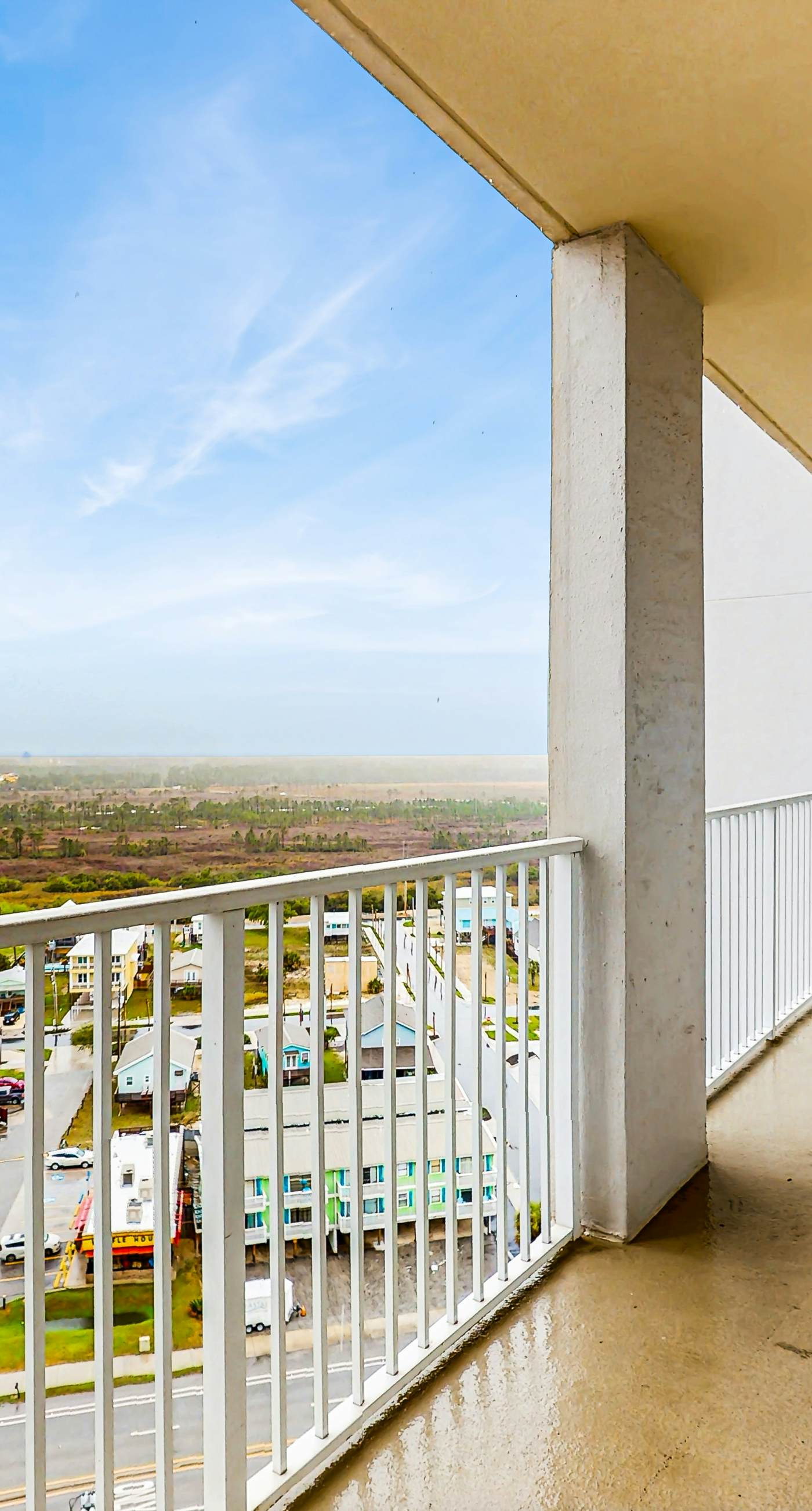 Gulf front condo with community outdoor & indoor pool, hot tub & fitness center