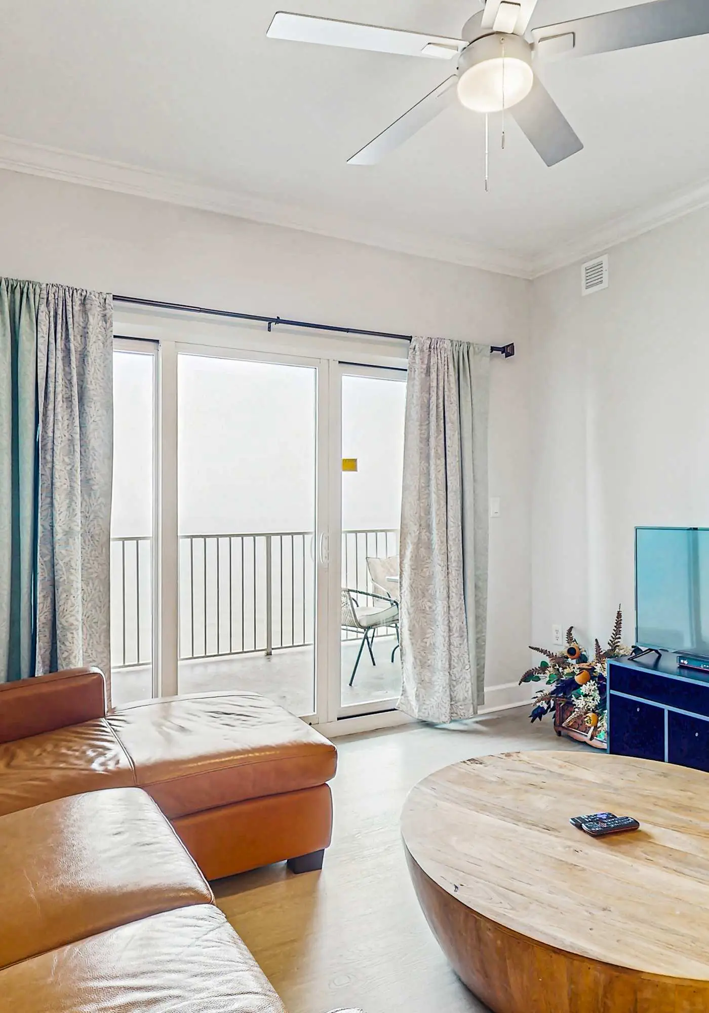 Gulf front condo with community outdoor & indoor pool, hot tub & fitness center