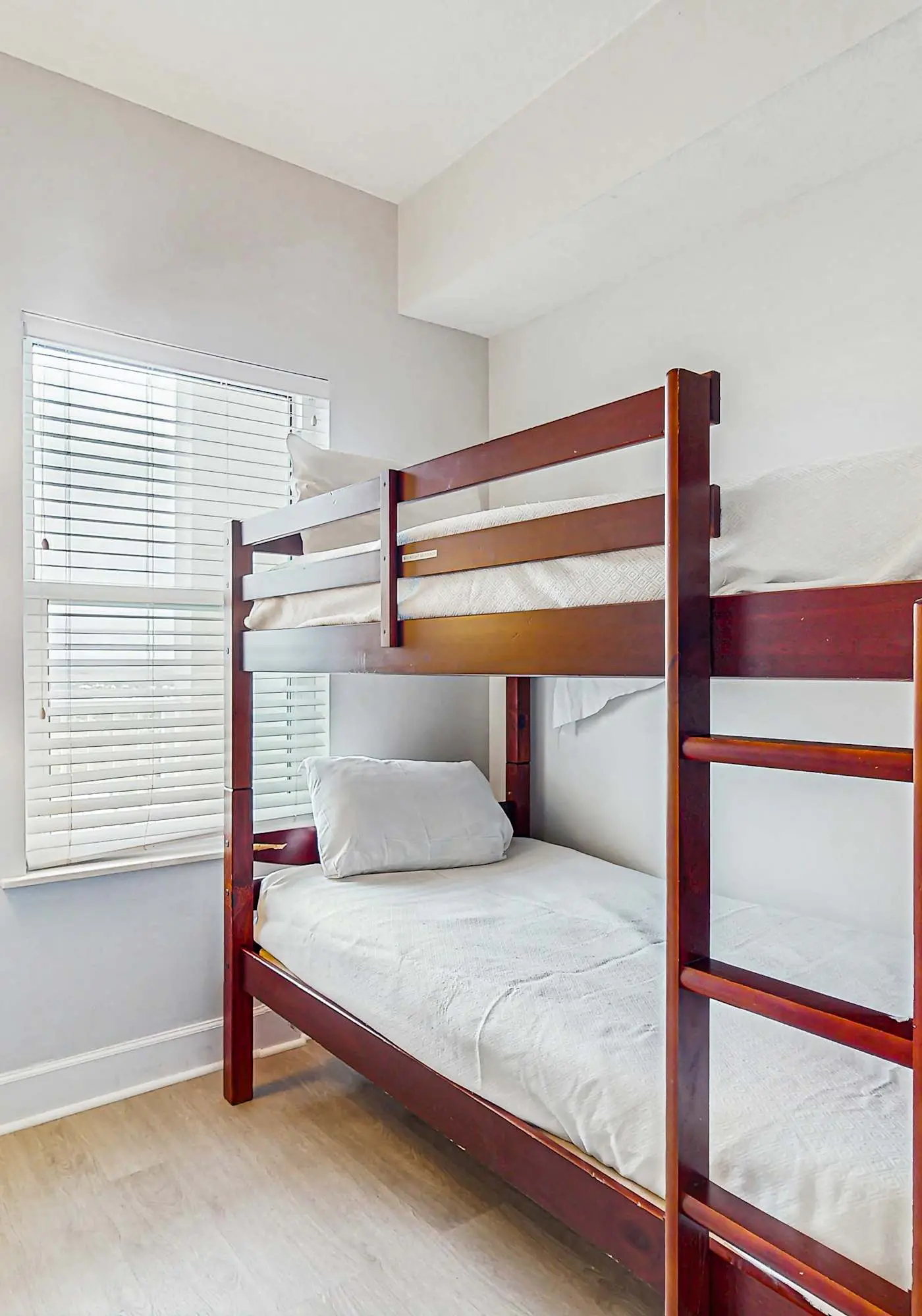 Gulf front condo with community outdoor & indoor pool, hot tub & fitness center