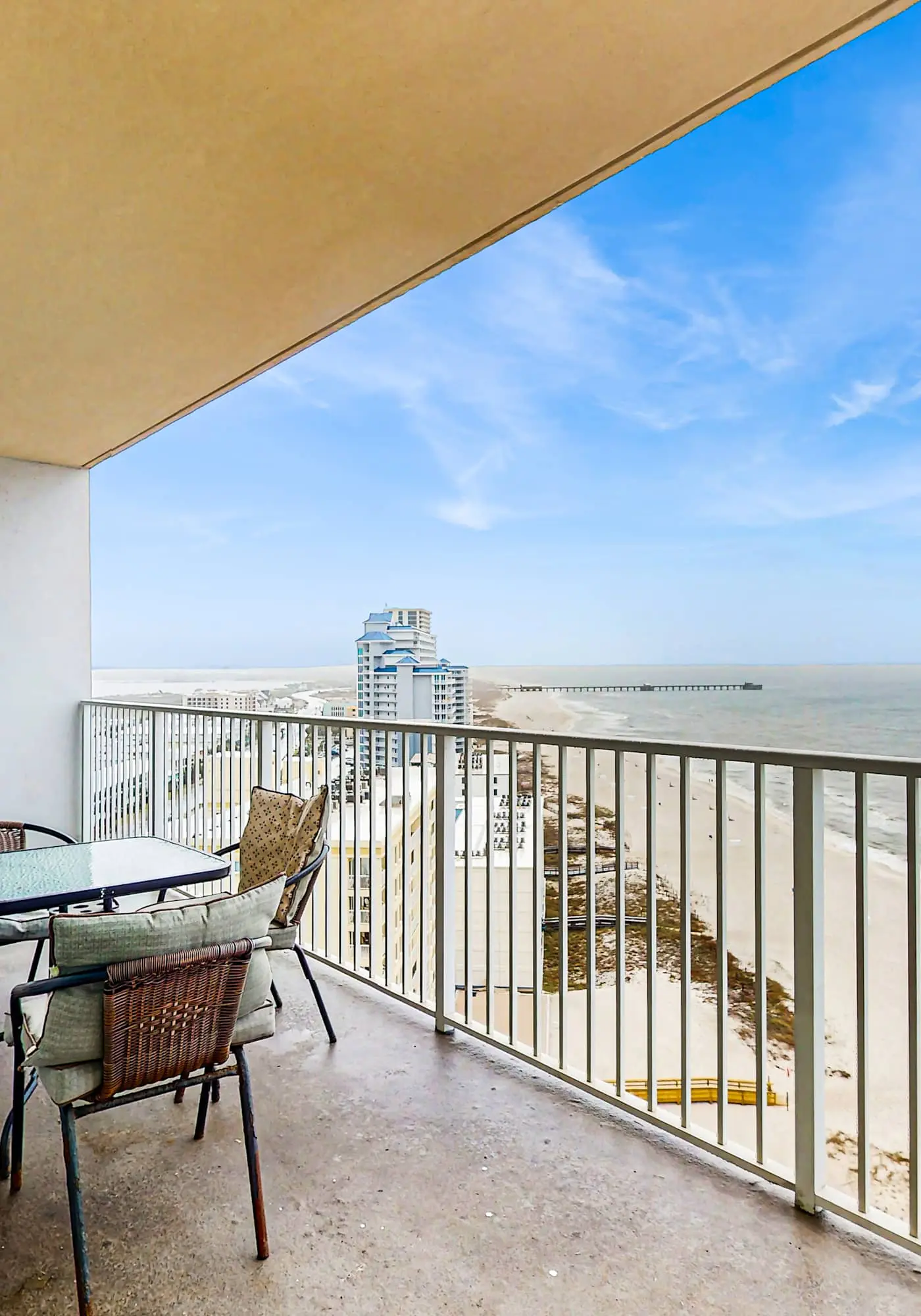 Gulf front condo with community outdoor & indoor pool, hot tub & fitness center