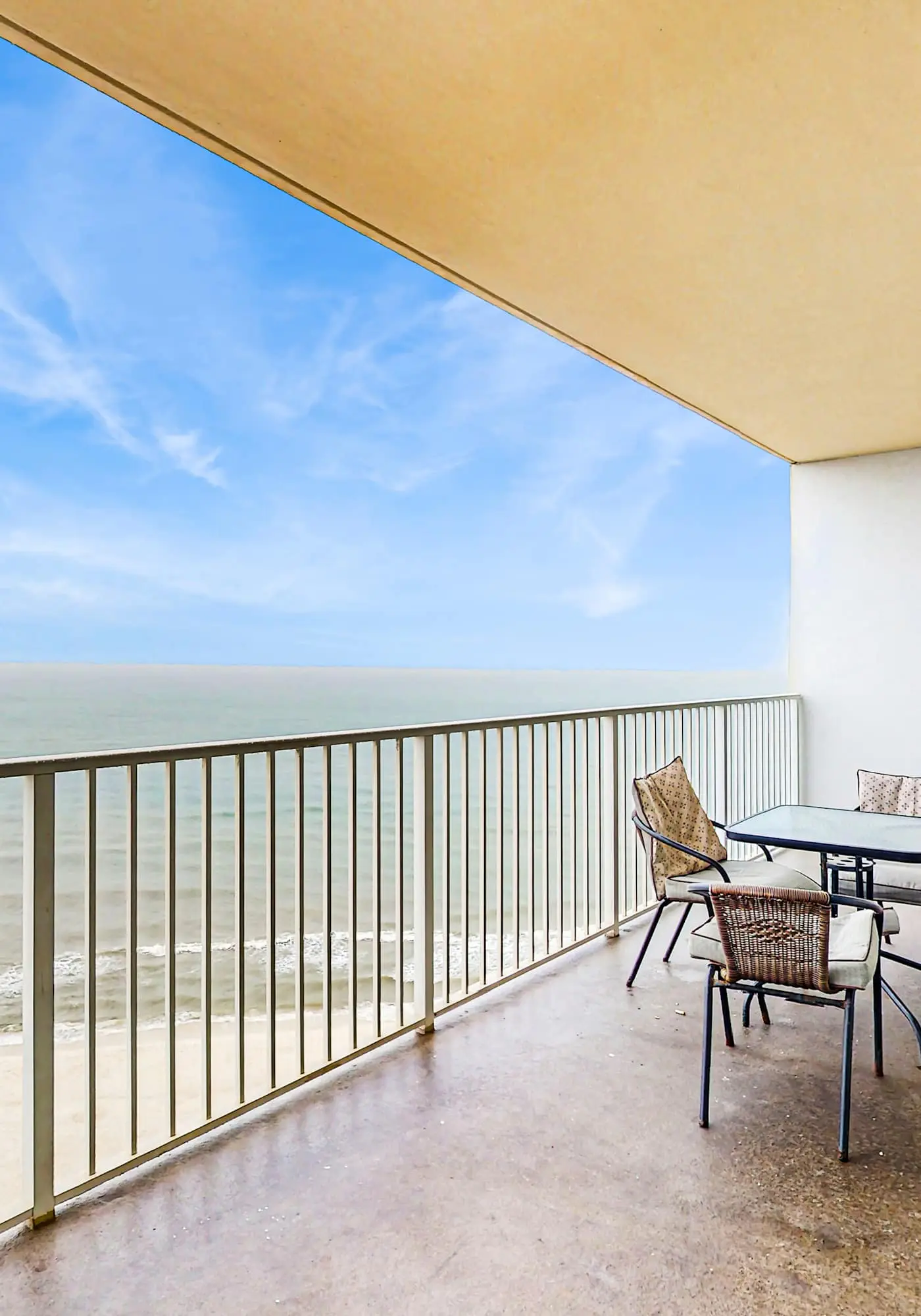 Gulf front condo with community outdoor & indoor pool, hot tub & fitness center