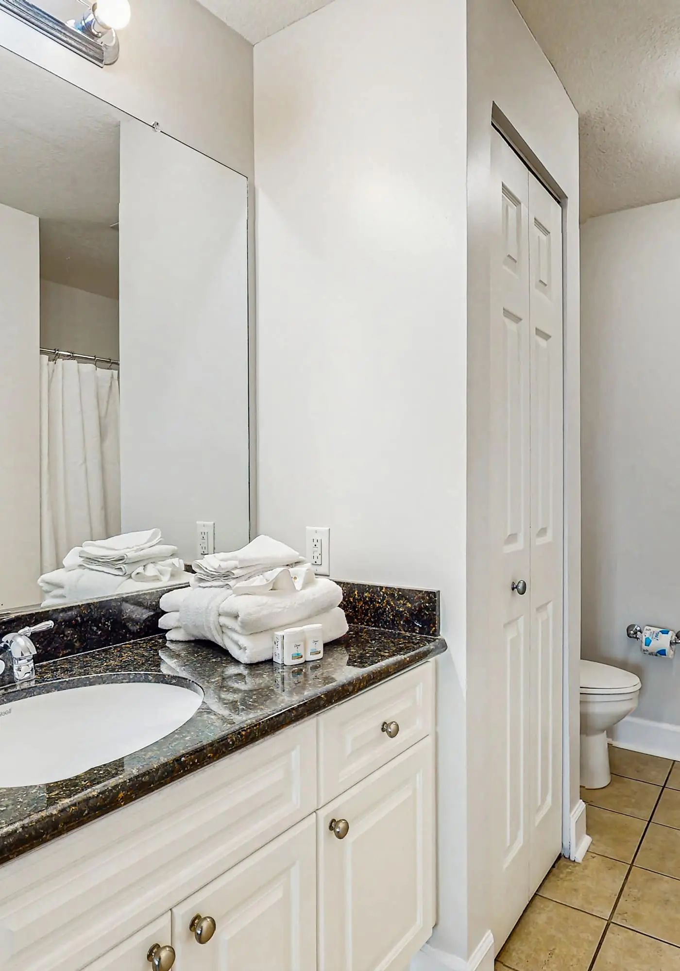 Gulf front condo with community outdoor & indoor pool, hot tub & fitness center
