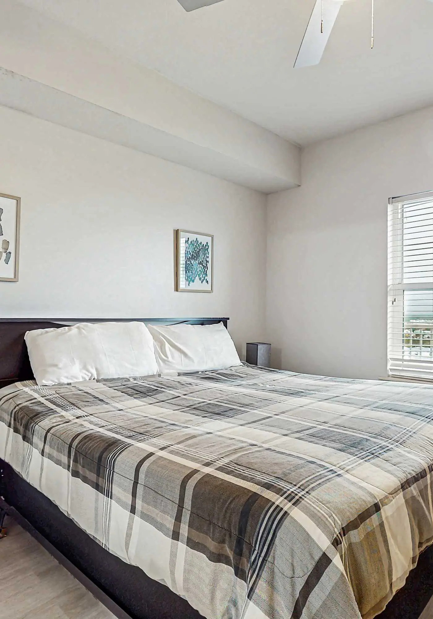 Gulf front condo with community outdoor & indoor pool, hot tub & fitness center