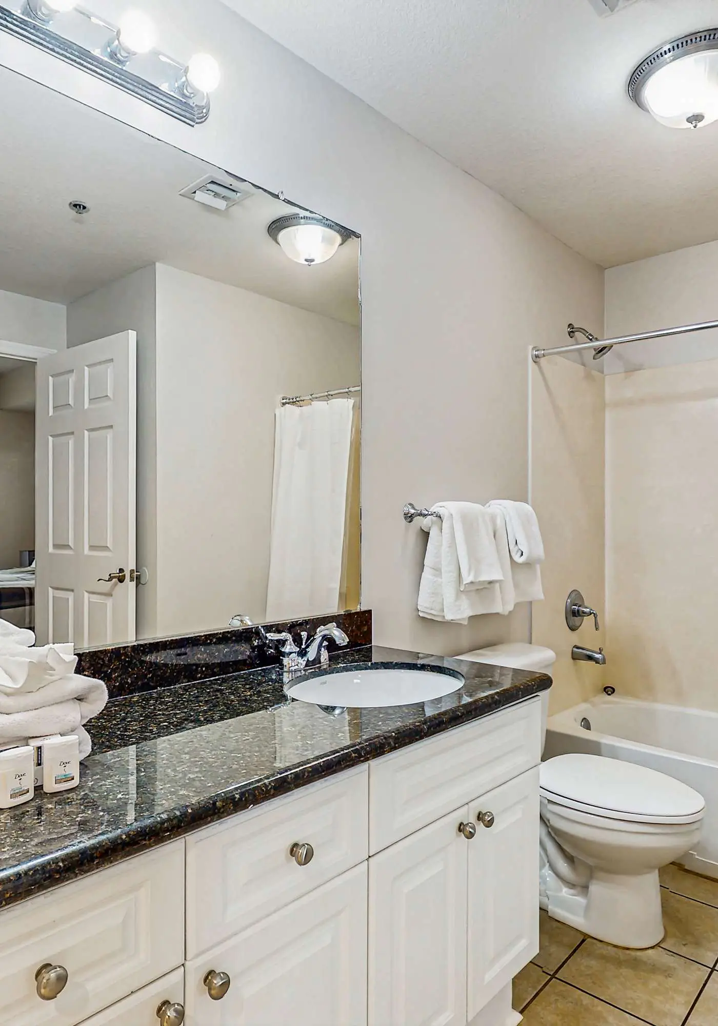 Gulf front condo with community outdoor & indoor pool, hot tub & fitness center