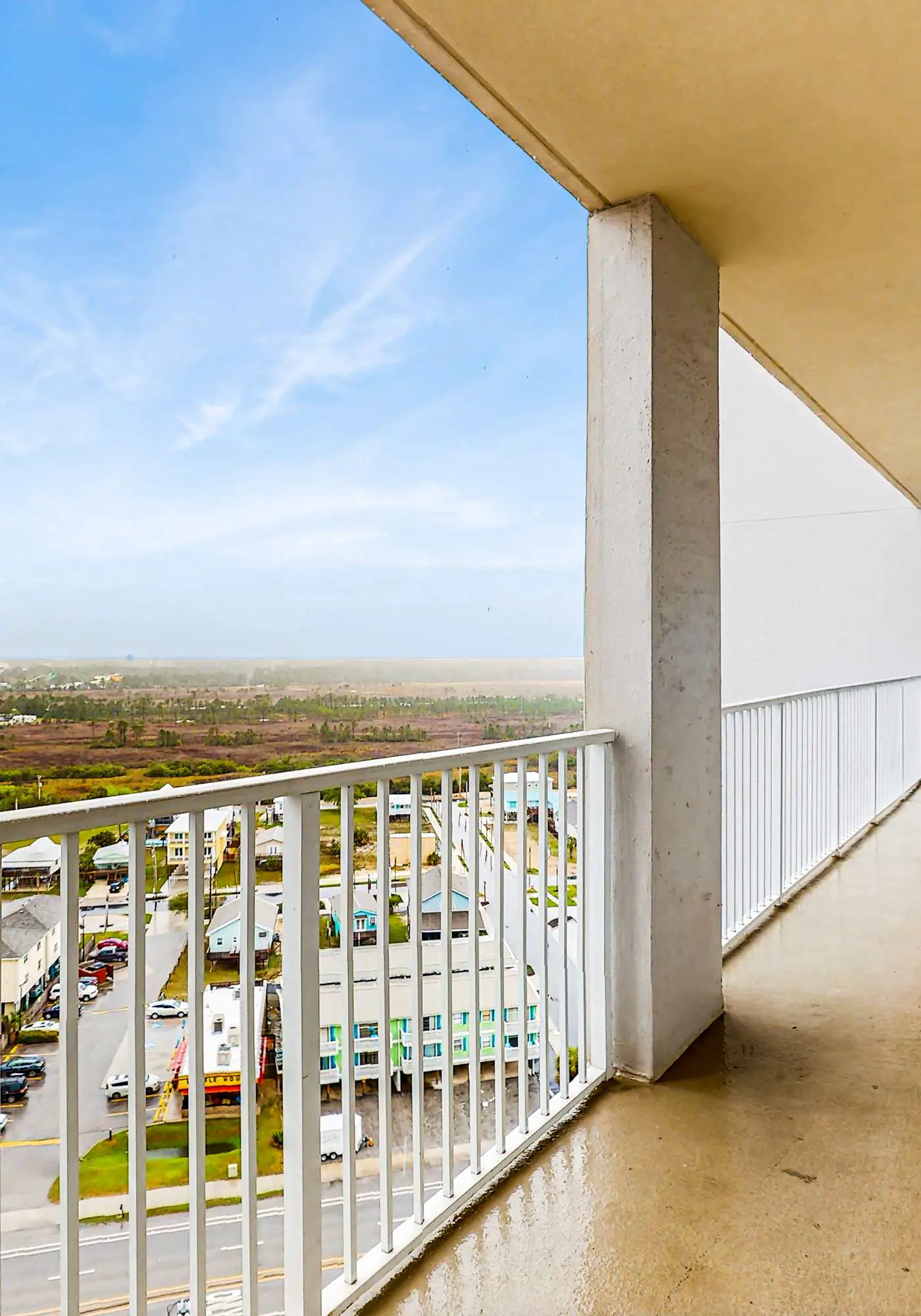 Gulf front condo with community outdoor & indoor pool, hot tub & fitness center