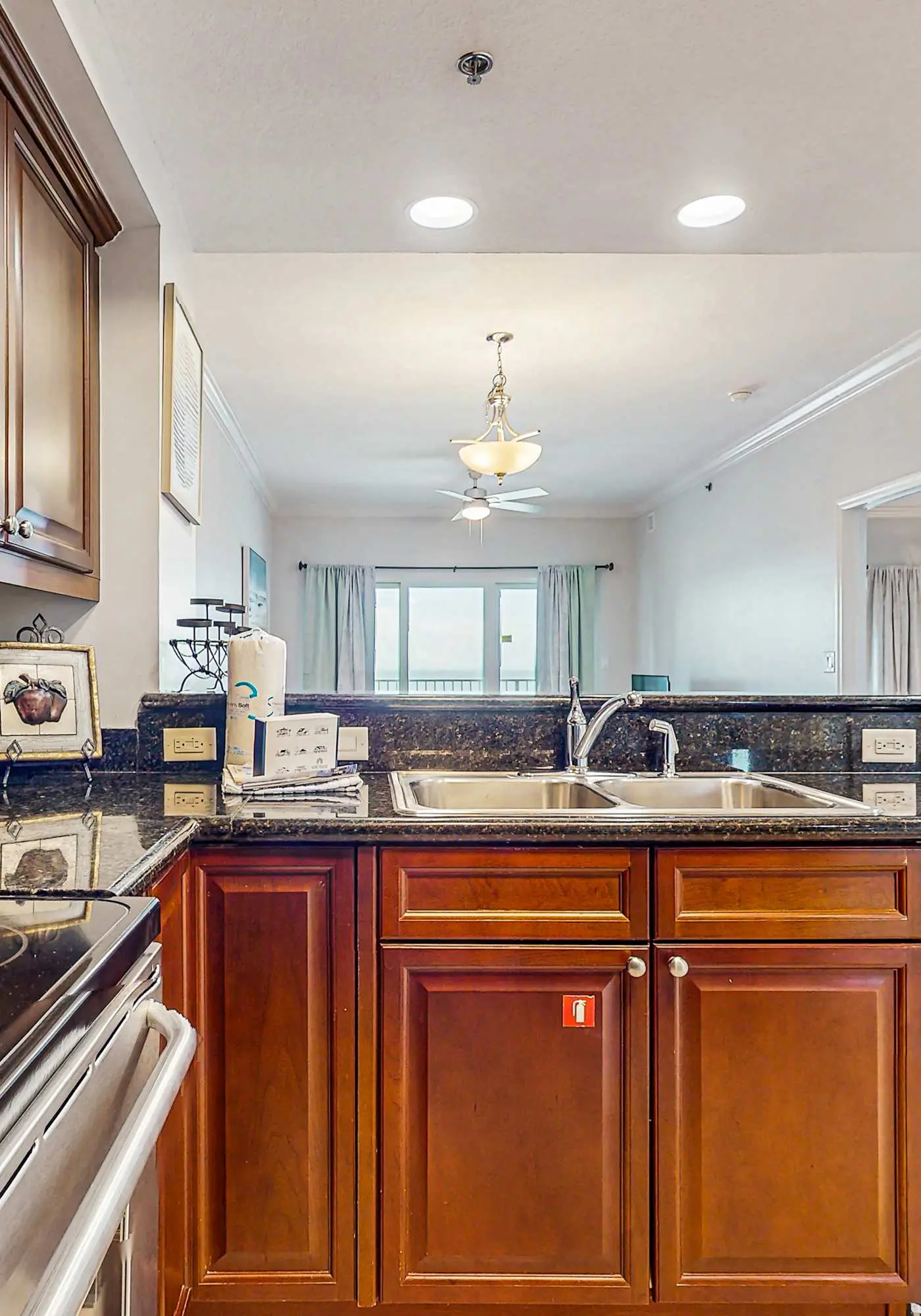 Gulf front condo with community outdoor & indoor pool, hot tub & fitness center