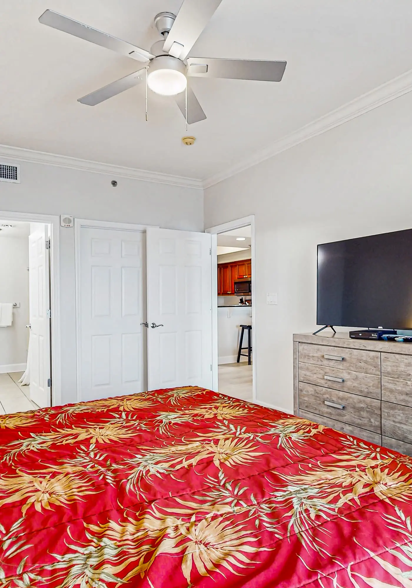 Gulf front condo with community outdoor & indoor pool, hot tub & fitness center