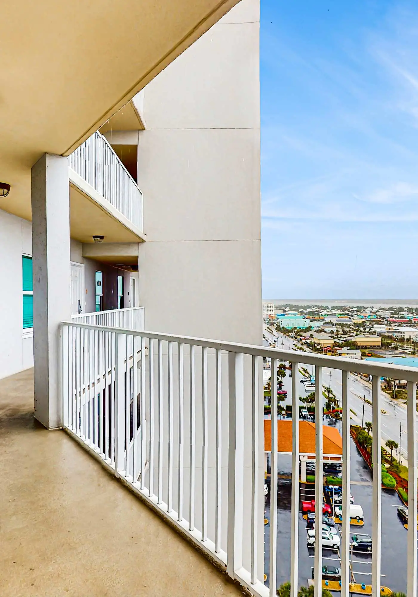 Gulf front condo with community outdoor & indoor pool, hot tub & fitness center