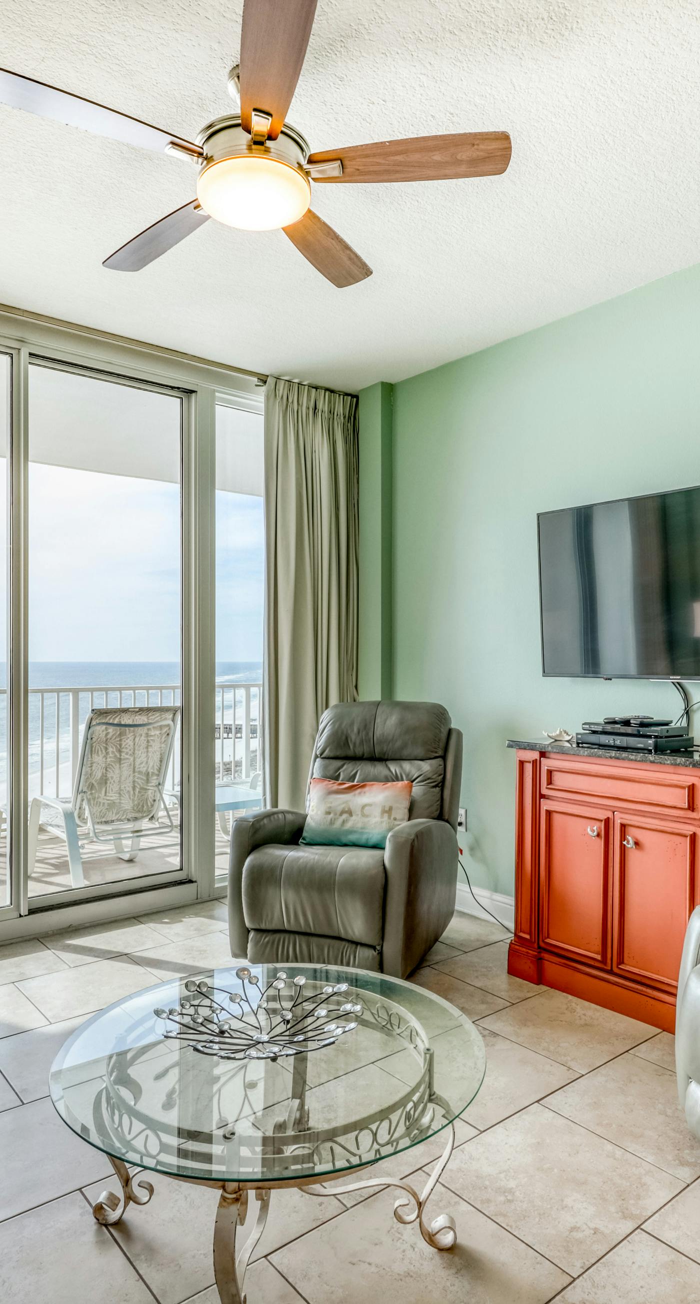 Beachfront condo w/ amazing Gulf views, shared pools, hot tub, and fitness room