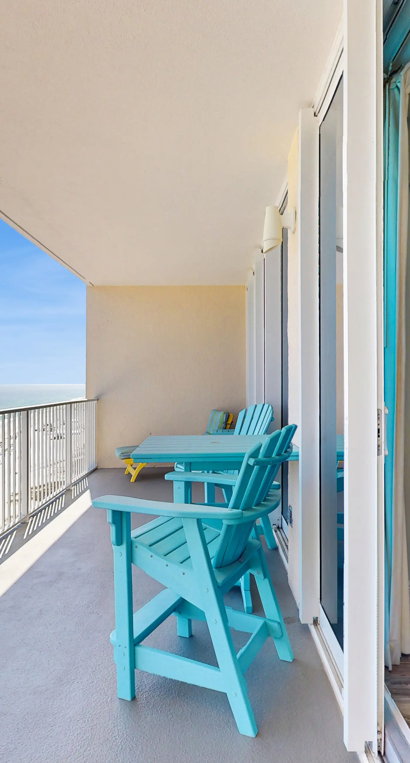 Gulf front beach condo with multiple community pools & sauna
