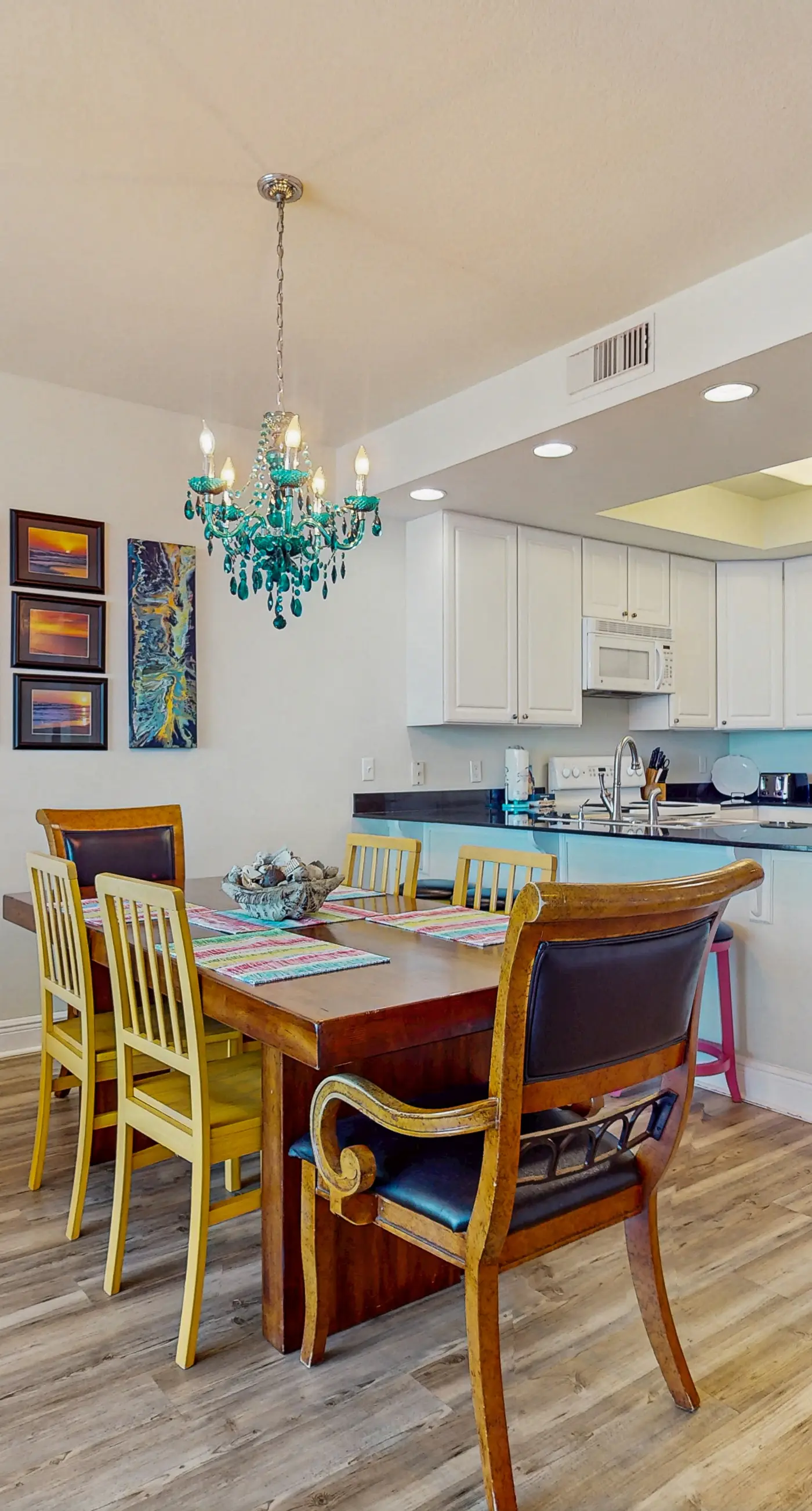 Gulf front beach condo with multiple community pools & sauna