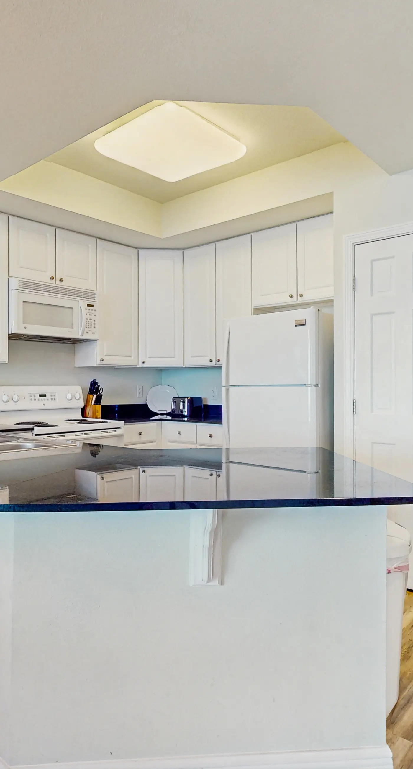 Gulf front beach condo with multiple community pools & sauna