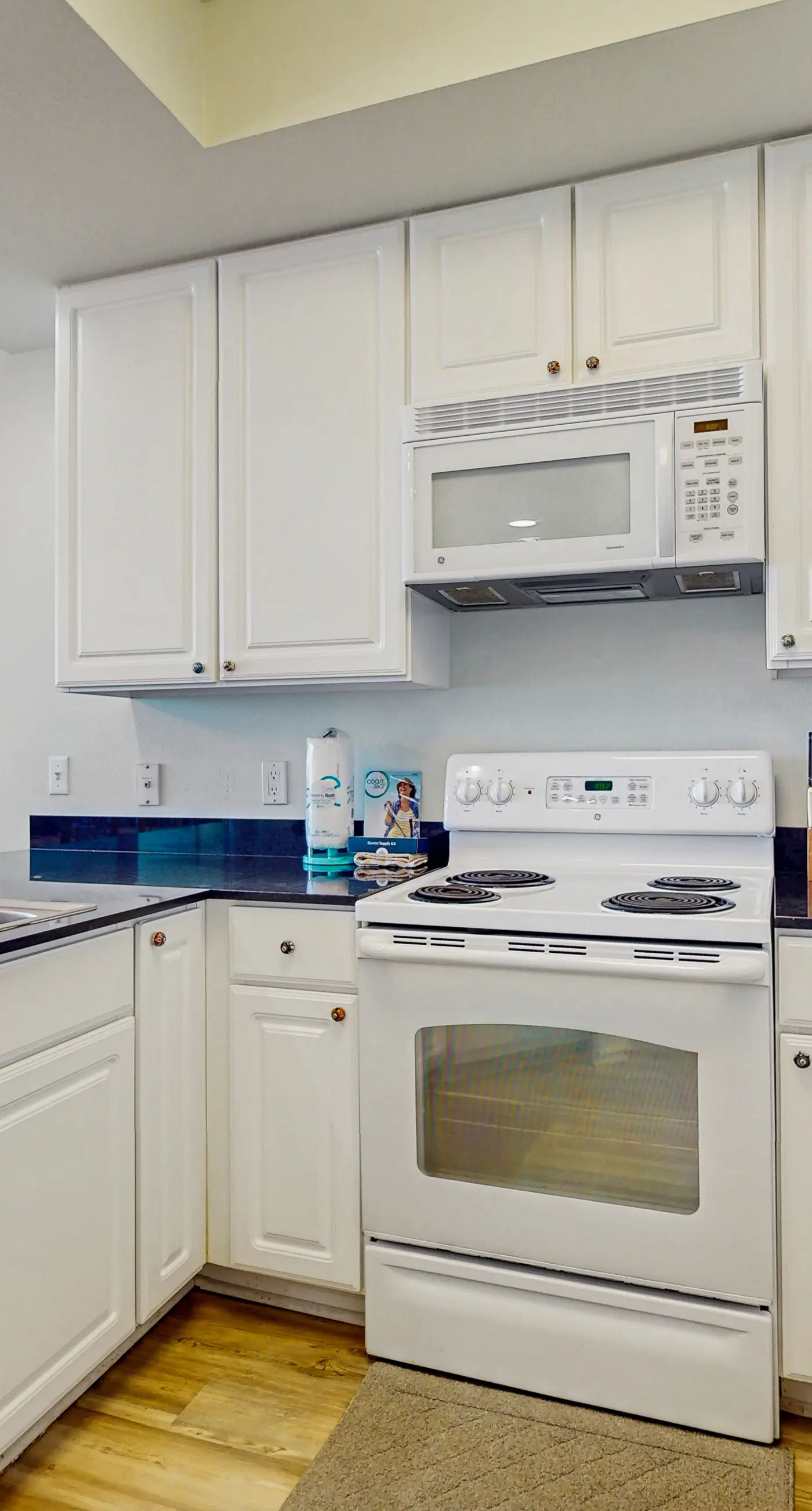 Gulf front beach condo with multiple community pools & sauna