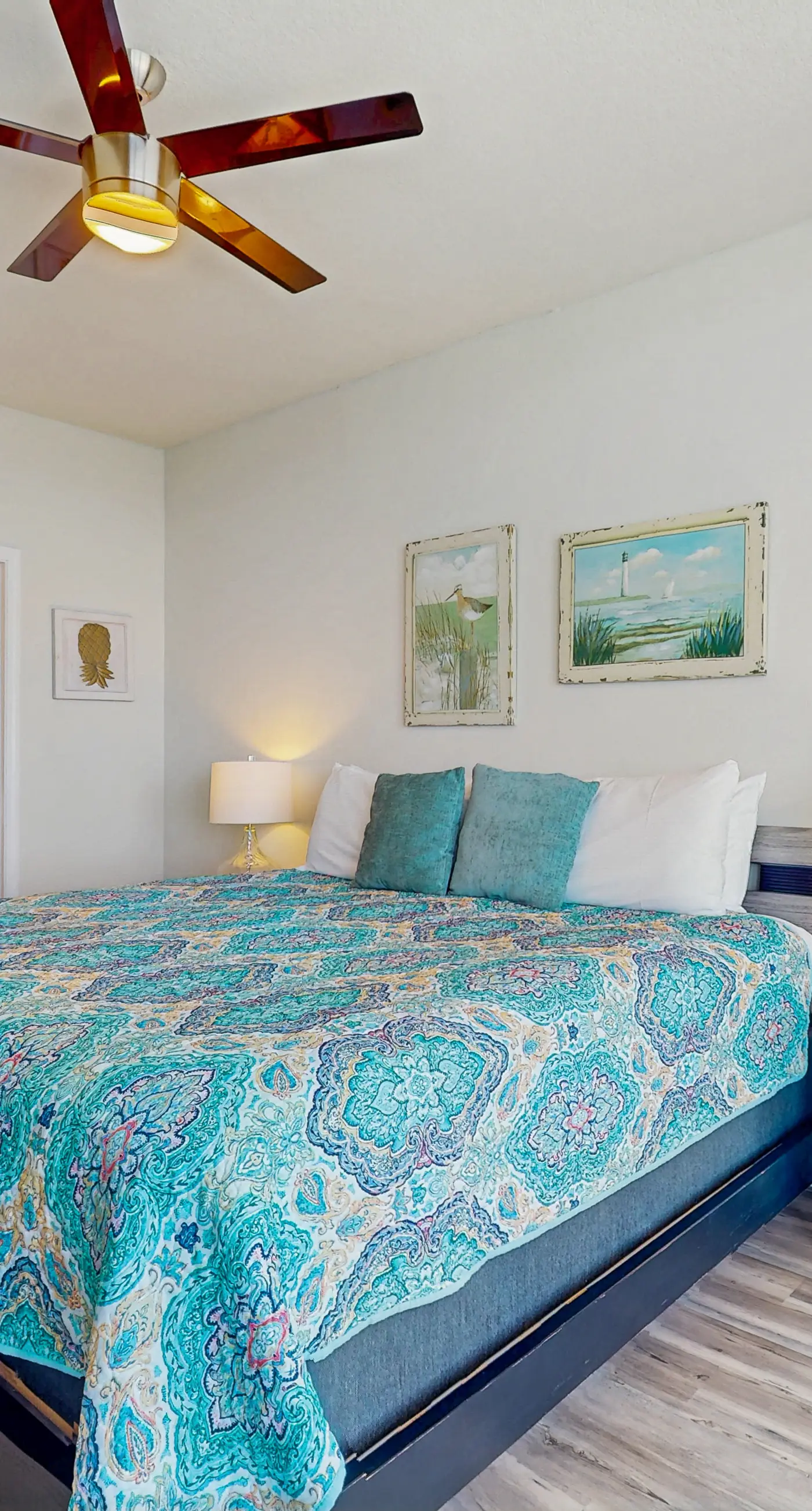 Gulf front beach condo with multiple community pools & sauna