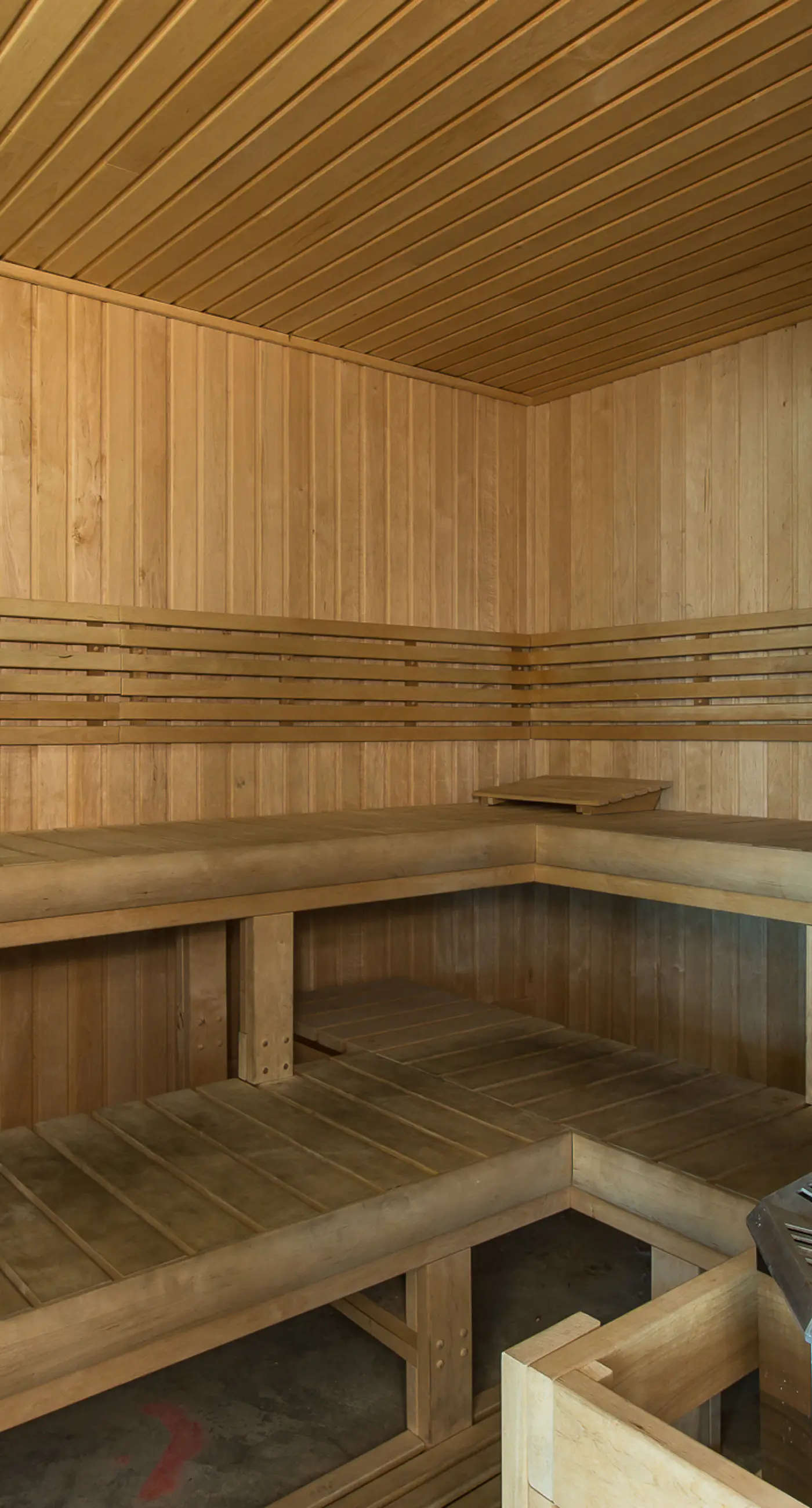 Gulf front beach condo with multiple community pools & sauna