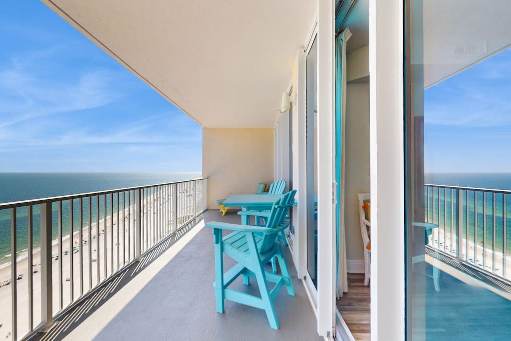 Gulf front beach condo with multiple community pools & sauna