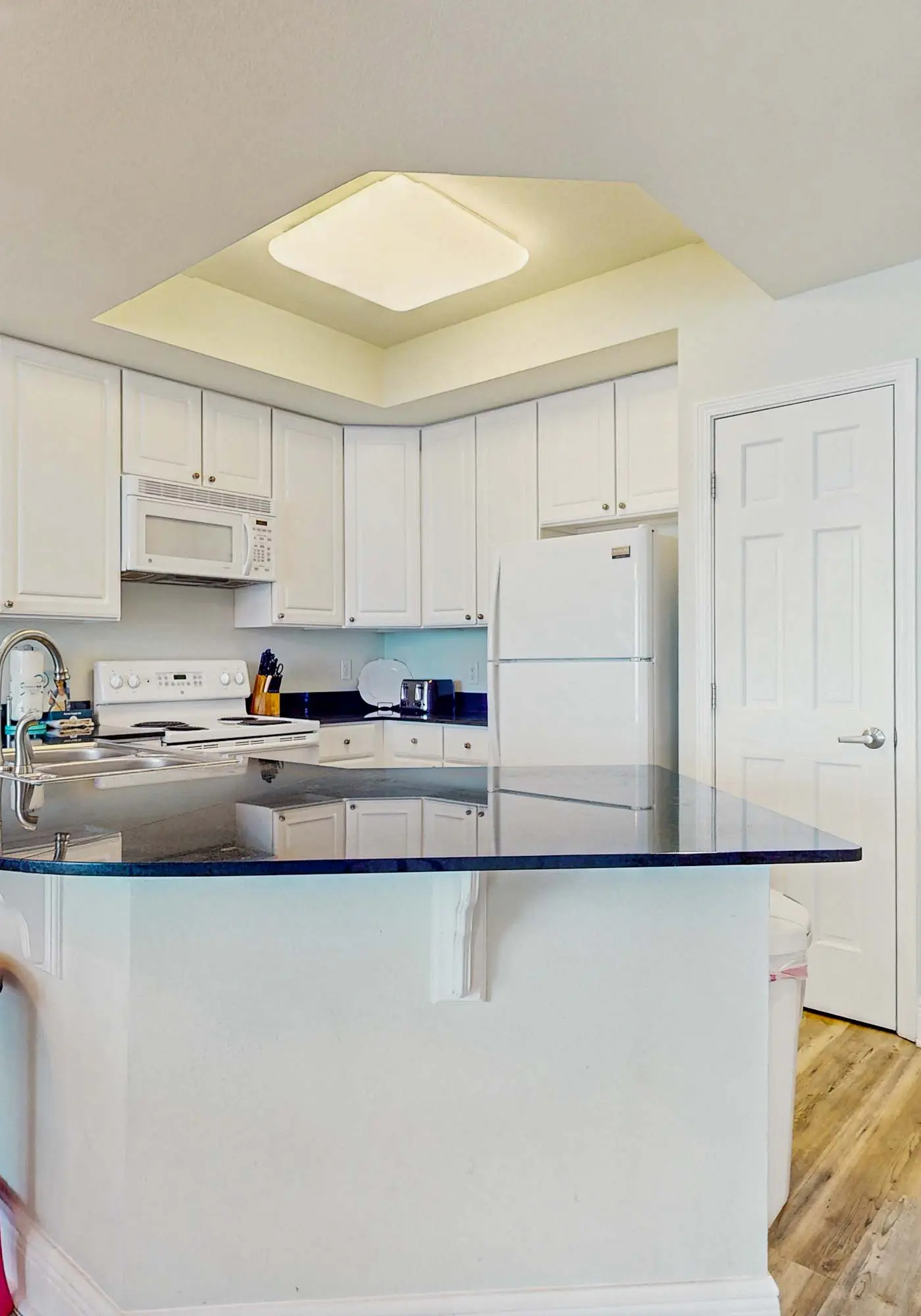 Gulf front beach condo with multiple community pools & sauna