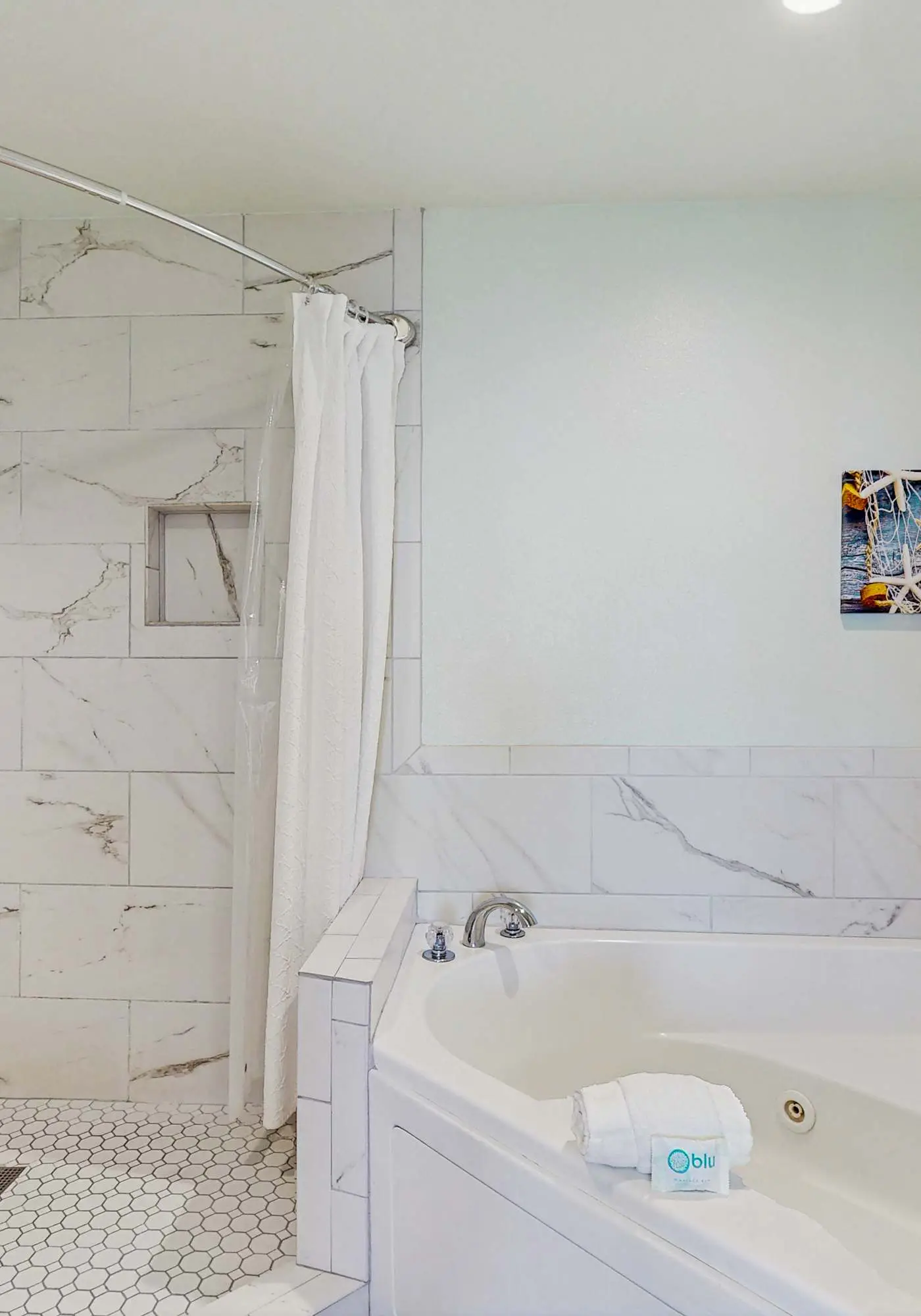 Gulf front beach condo with multiple community pools & sauna