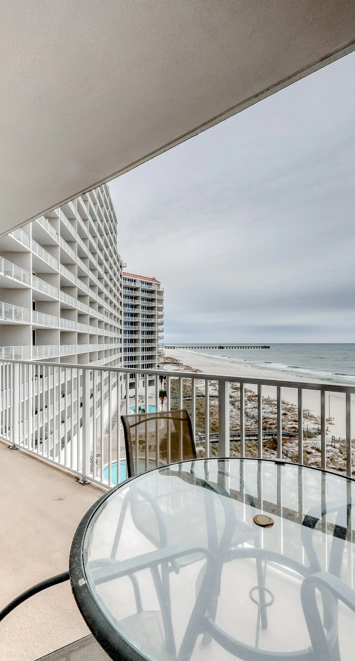 Gulf-front condo w/ private balcony & shared pools, hot tubs & gym
