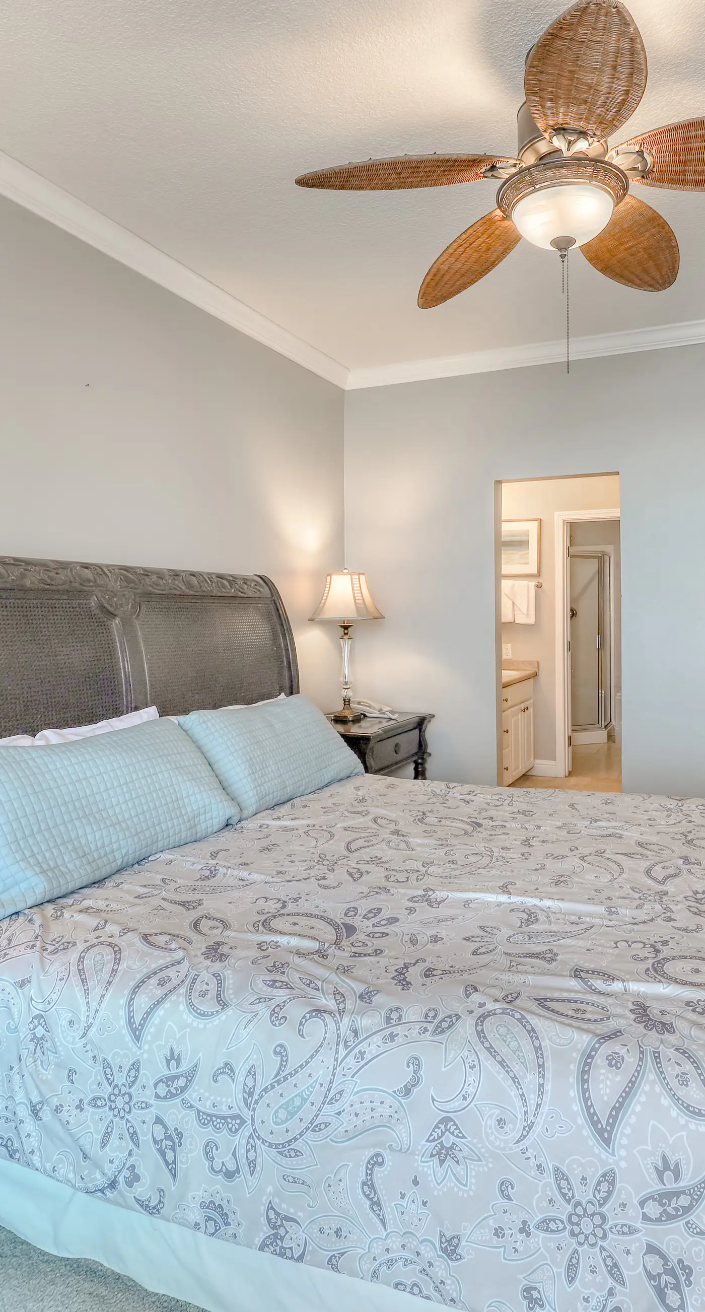 Gulf-front condo w/ private balcony & shared pools, hot tubs & gym