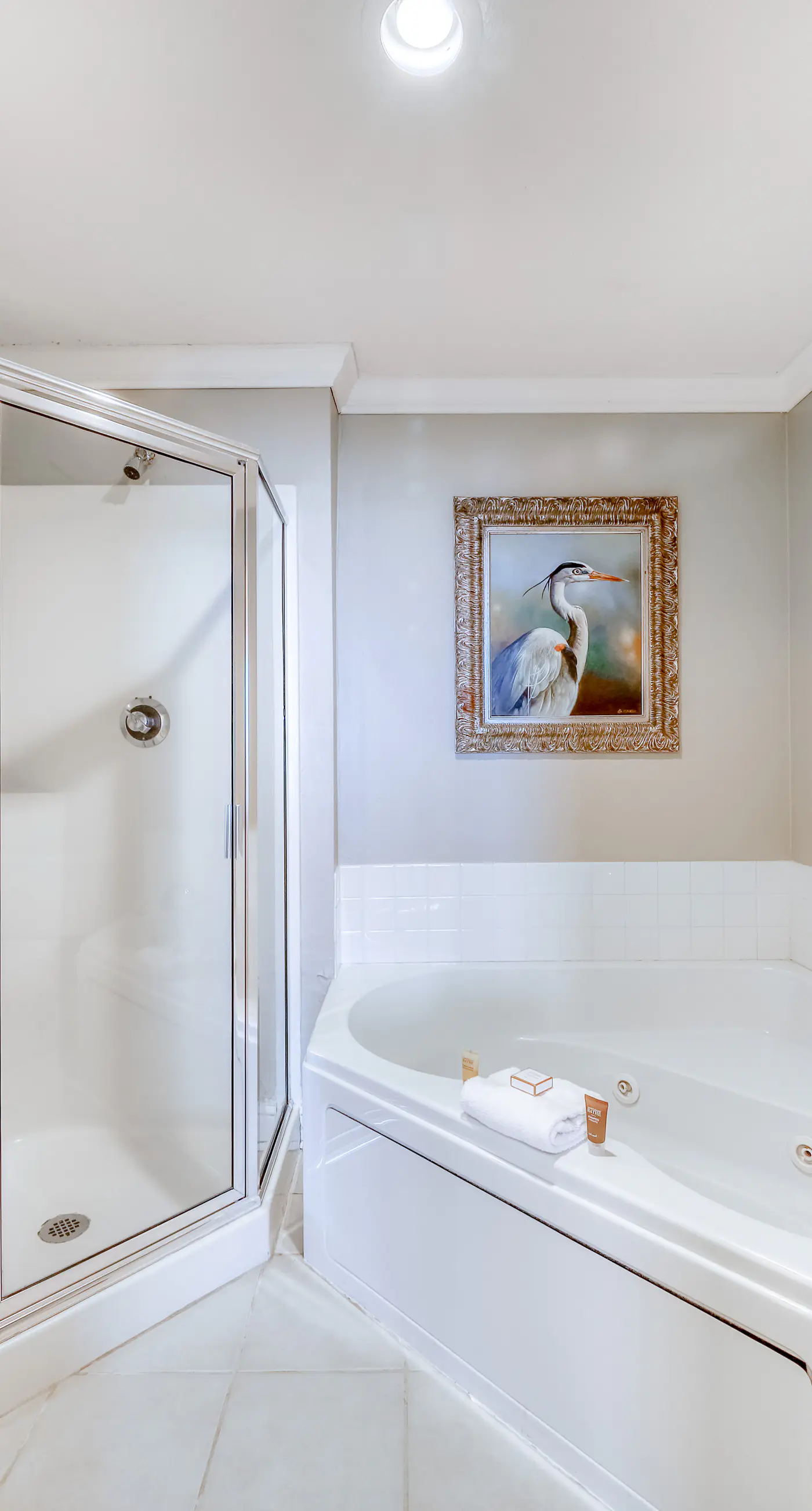 Gulf-front condo w/ private balcony & shared pools, hot tubs & gym