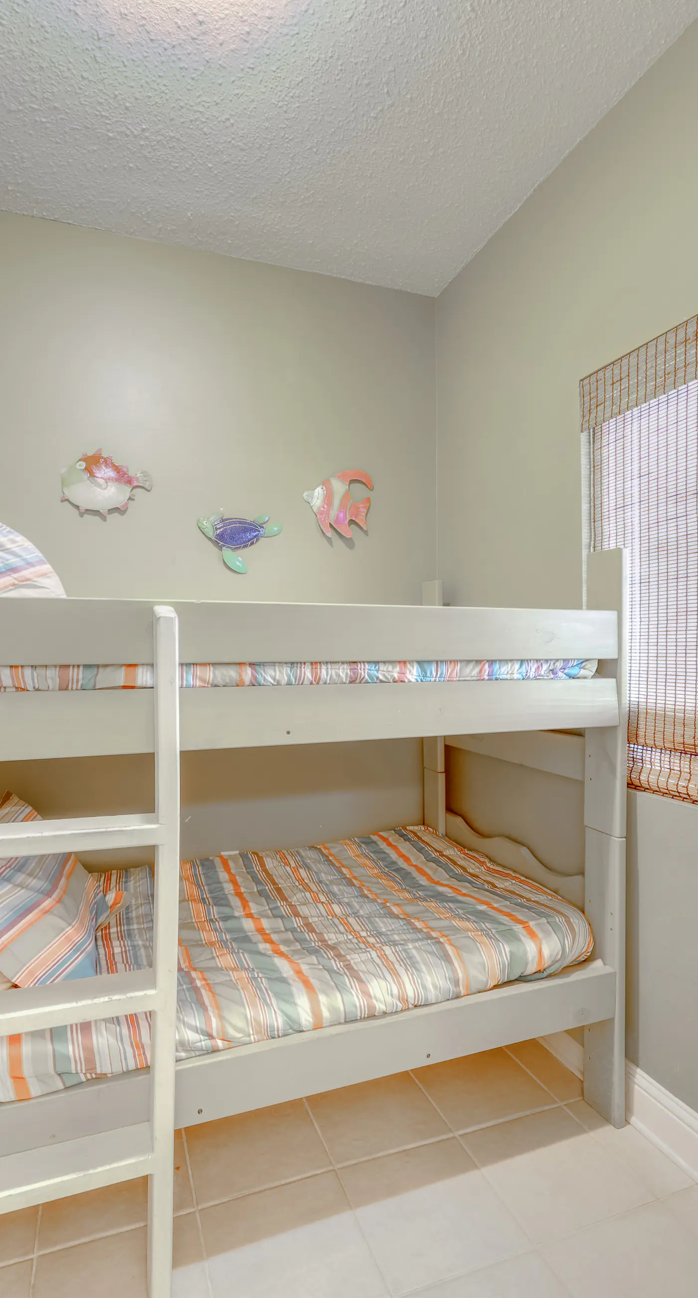 Gulf-front condo w/ private balcony & shared pools, hot tubs & gym