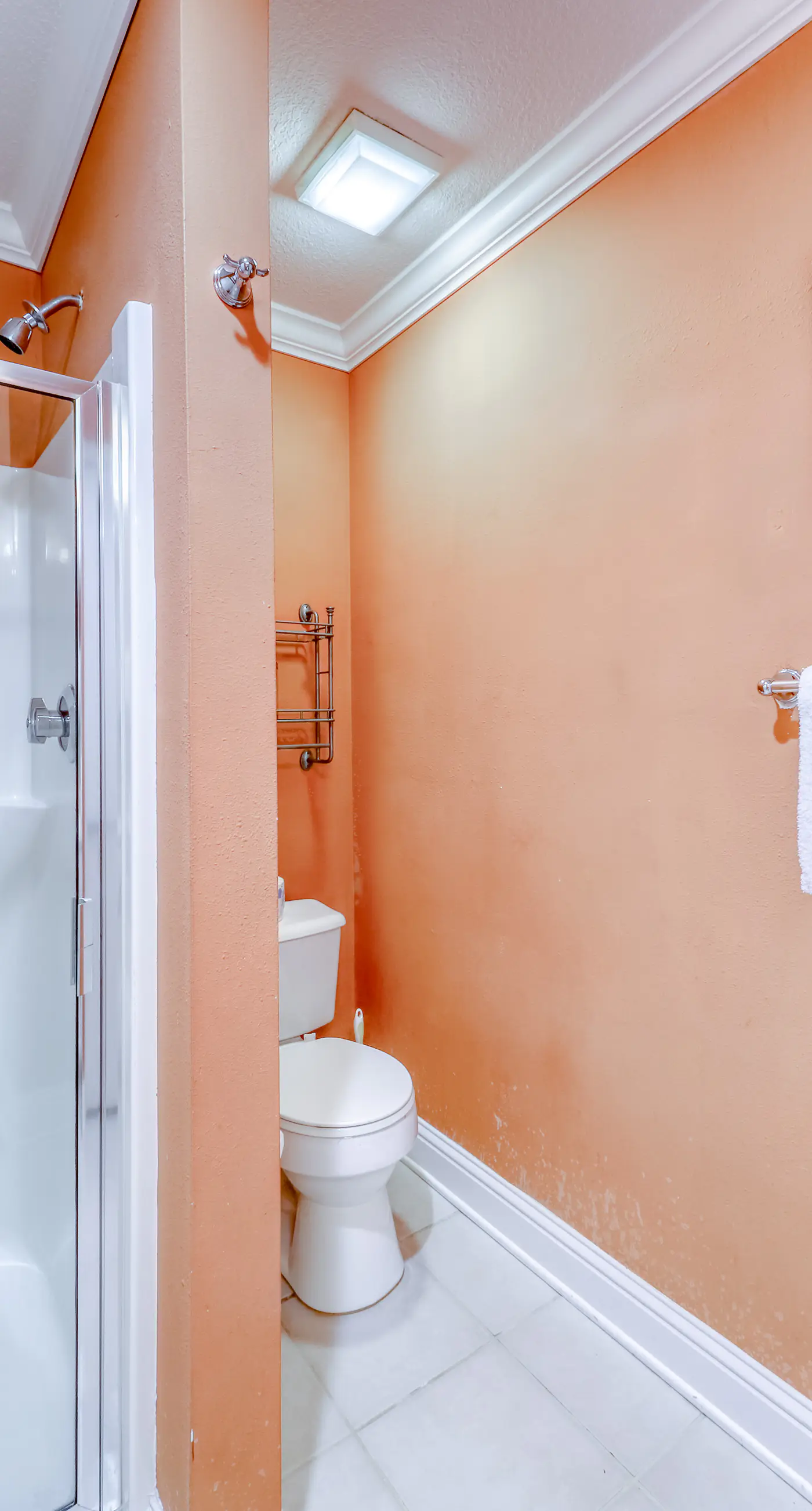 Gulf-front condo w/ private balcony & shared pools, hot tubs & gym