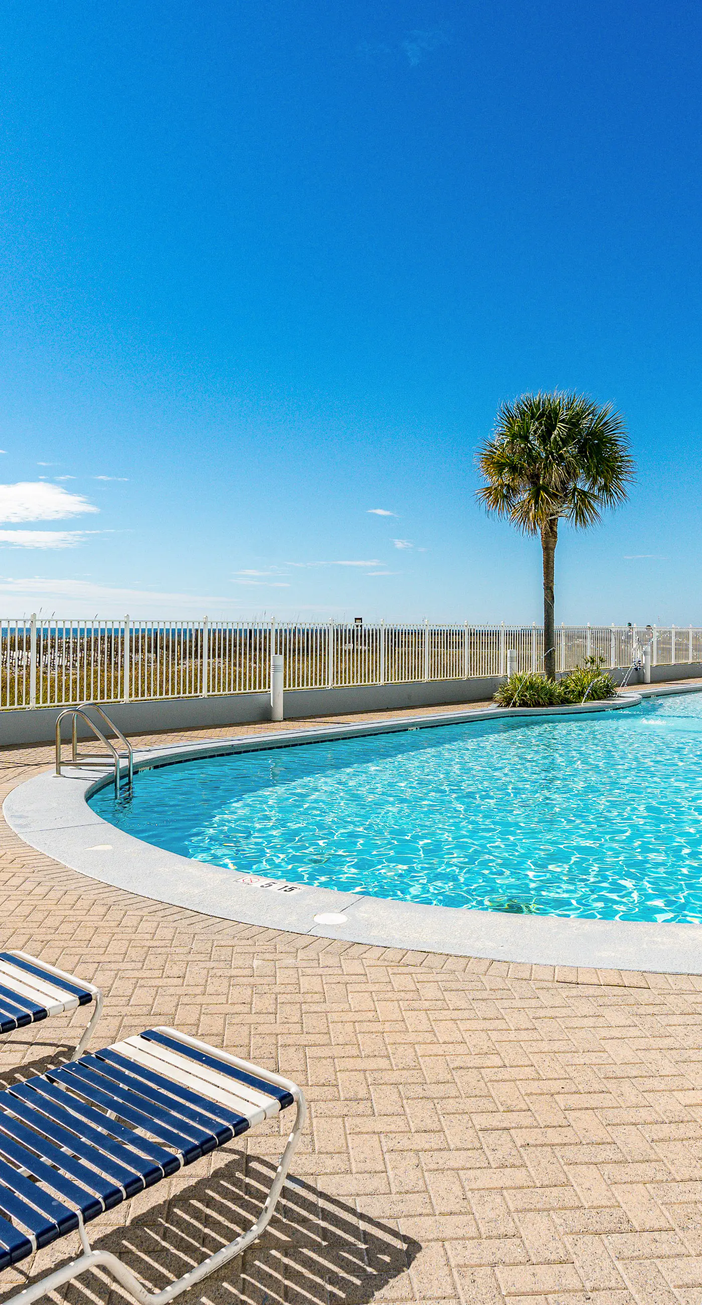 Gulf-front condo w/ private balcony & shared pools, hot tubs & gym