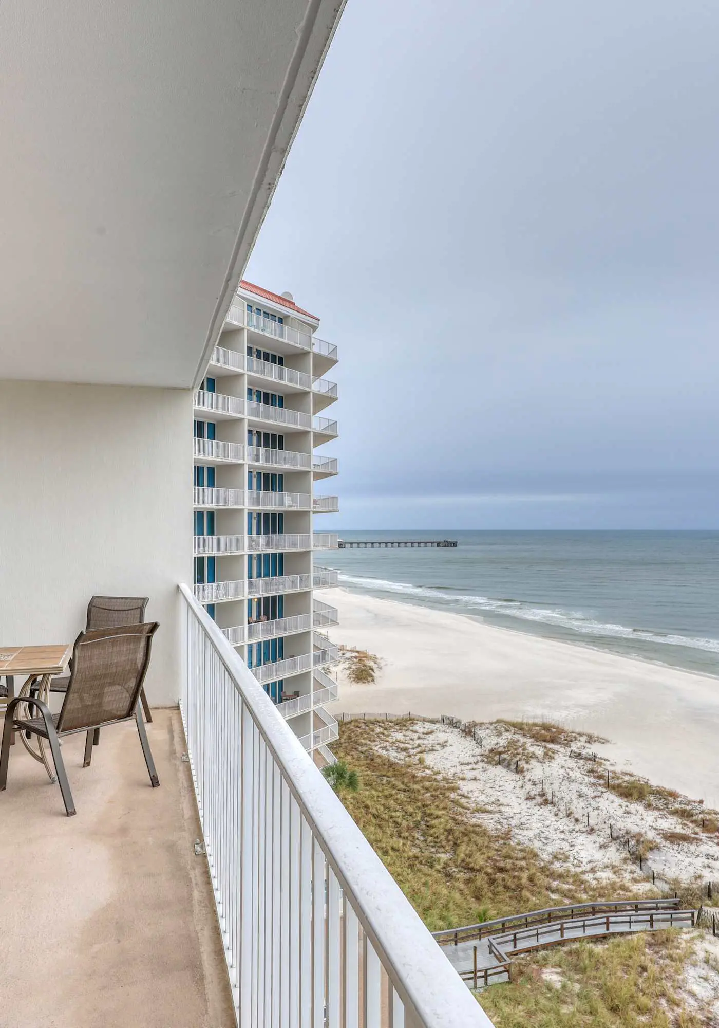 Beachfront condo w/ balcony, indoor & outdoor pools, sauna & hot tubs