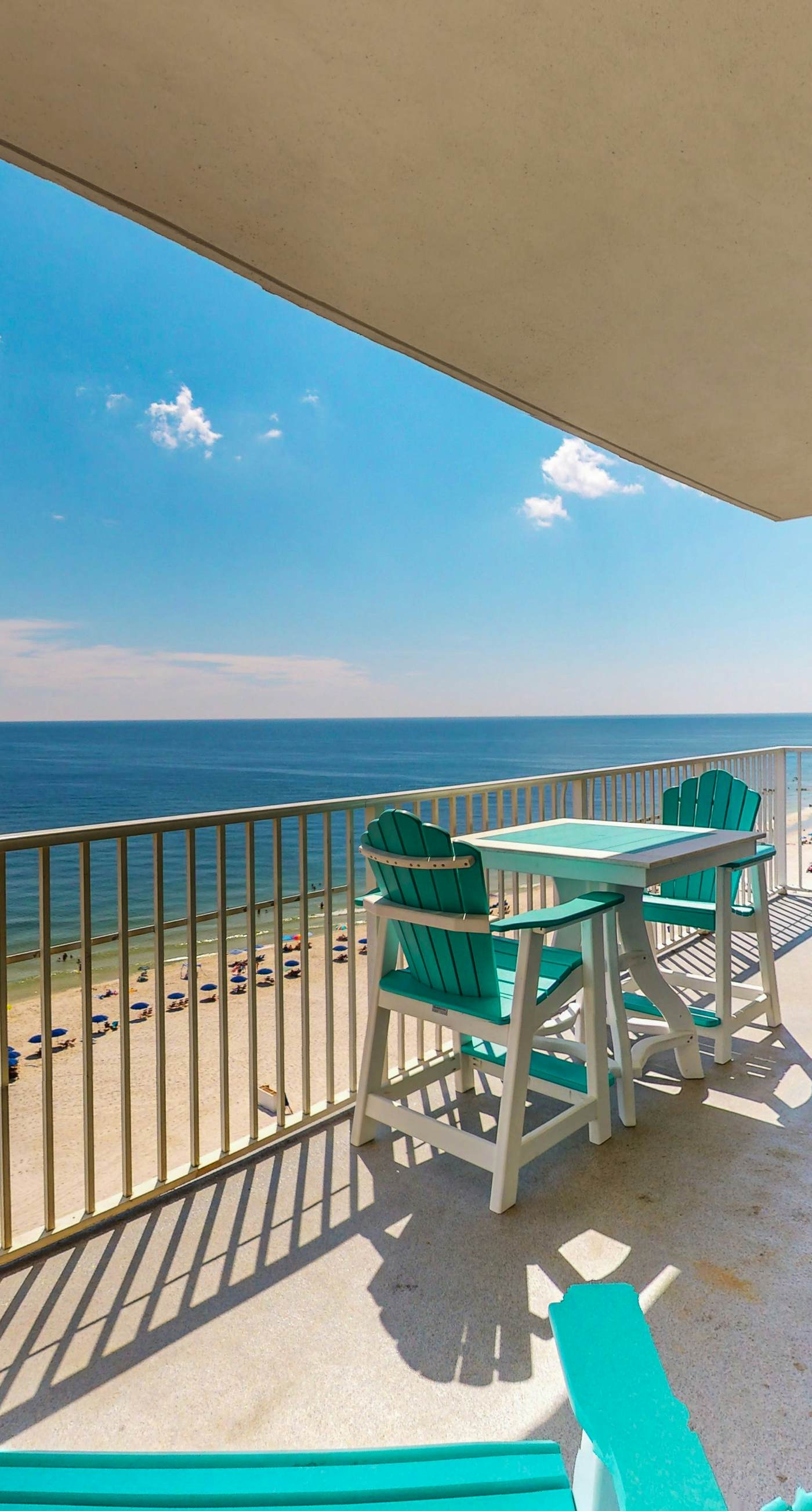 Waterfront condo w/ swim through indoor/outdoor community pools, hot tub & sauna