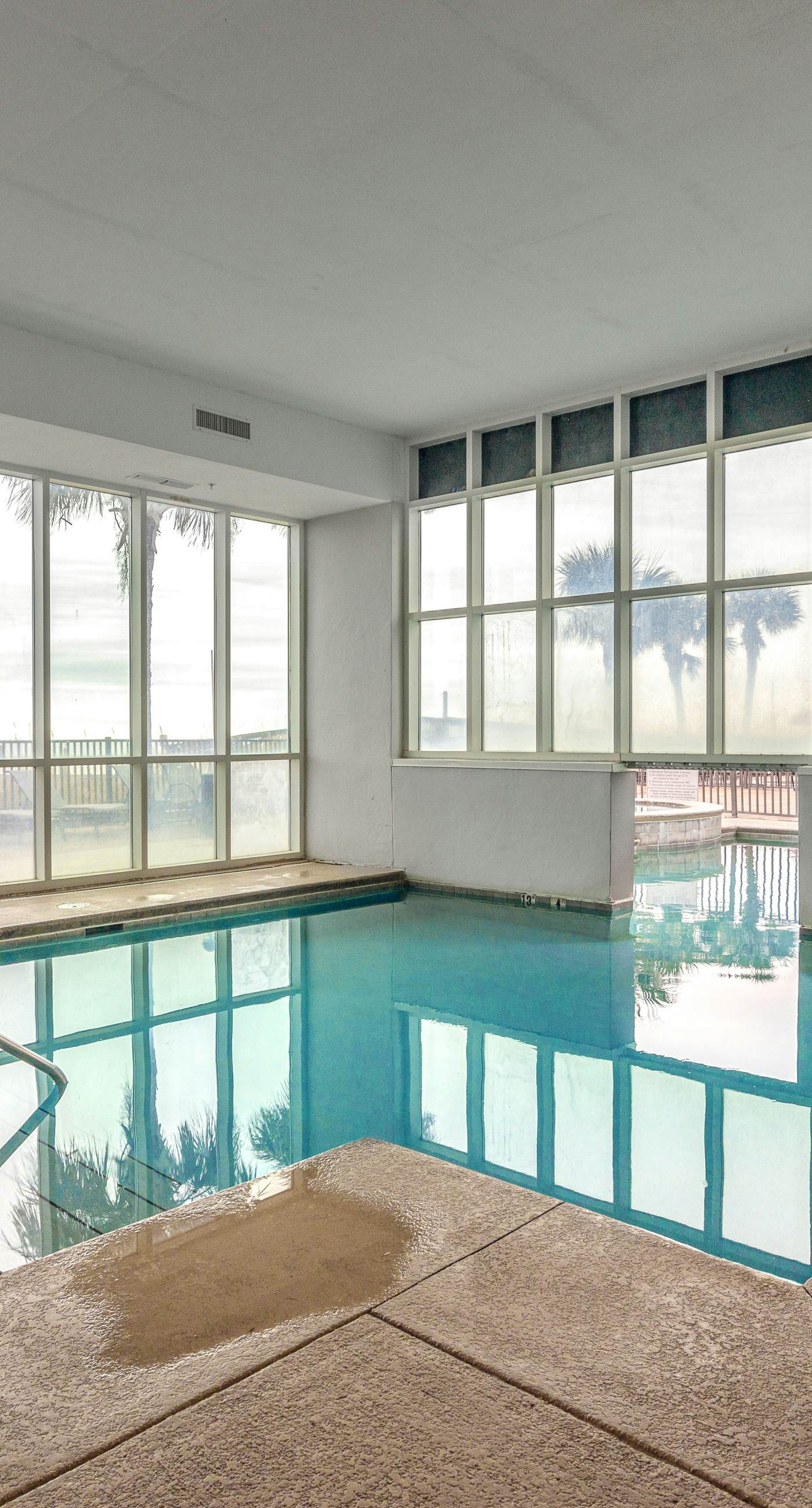 Waterfront condo w/ swim through indoor/outdoor community pools, hot tub & sauna