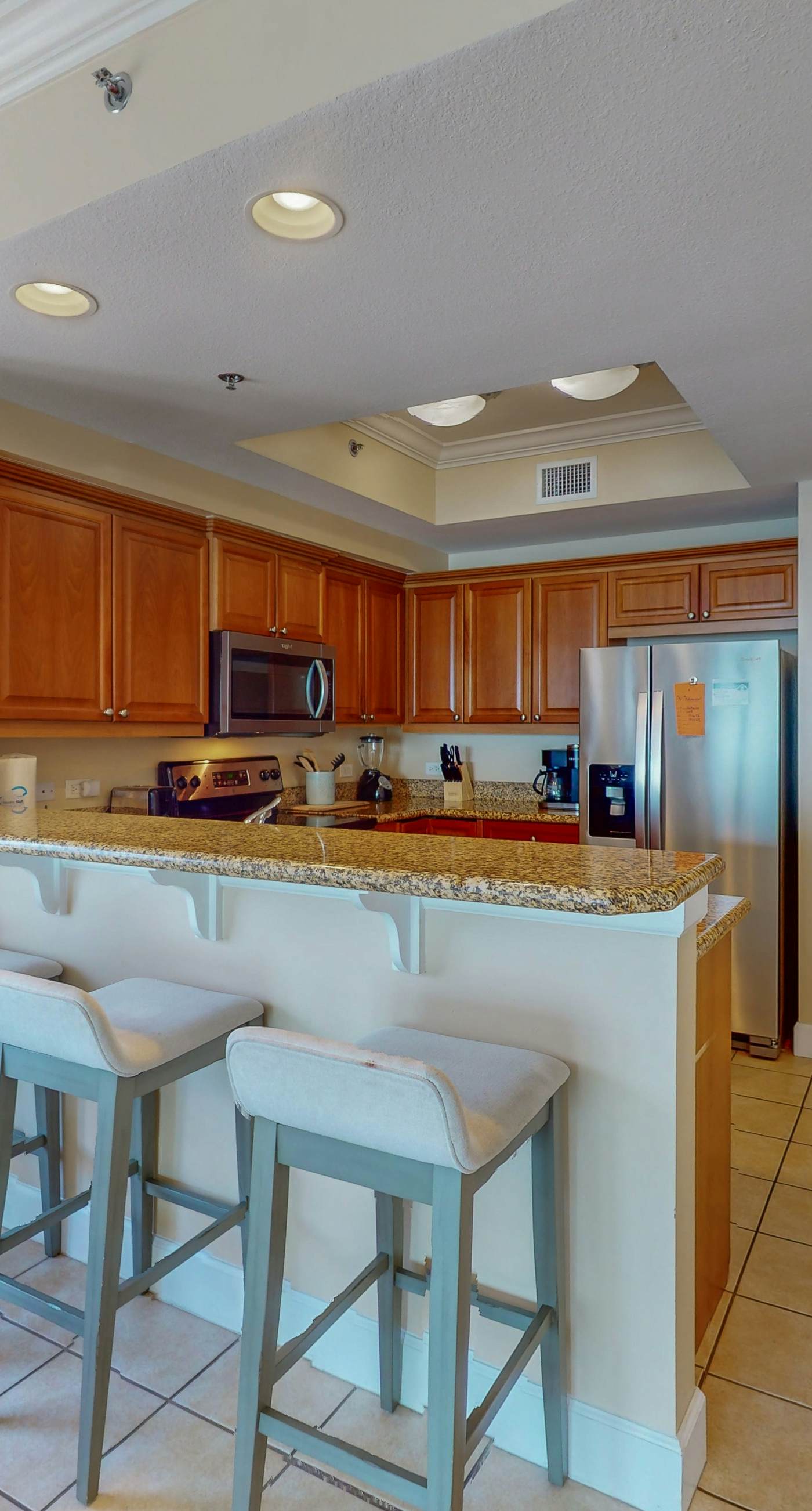 Waterfront condo w/ swim through indoor/outdoor community pools, hot tub & sauna