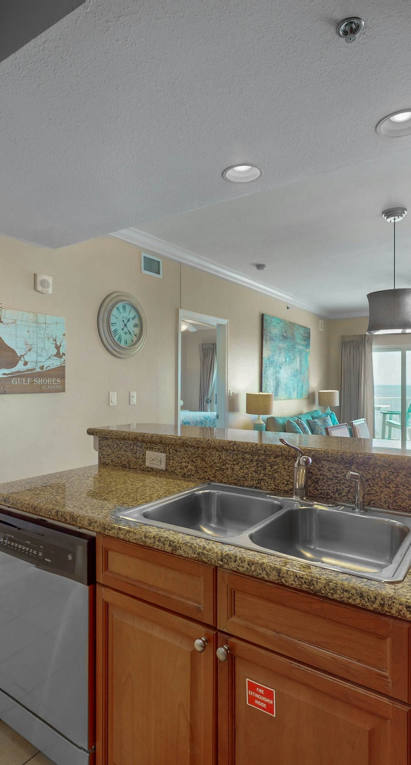 Waterfront condo w/ swim through indoor/outdoor community pools, hot tub & sauna