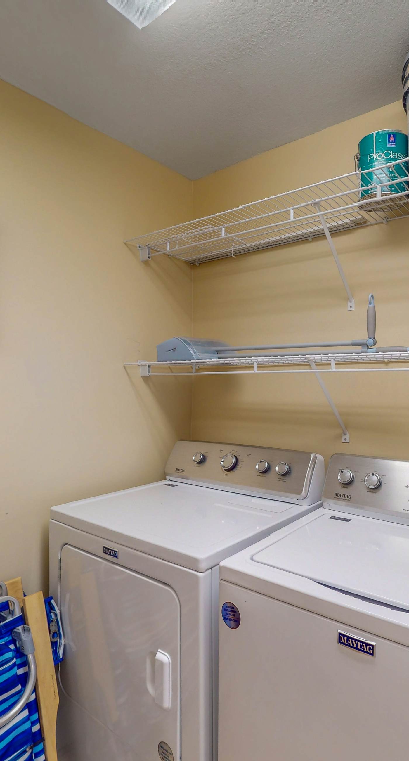 Waterfront condo w/ swim through indoor/outdoor community pools, hot tub & sauna