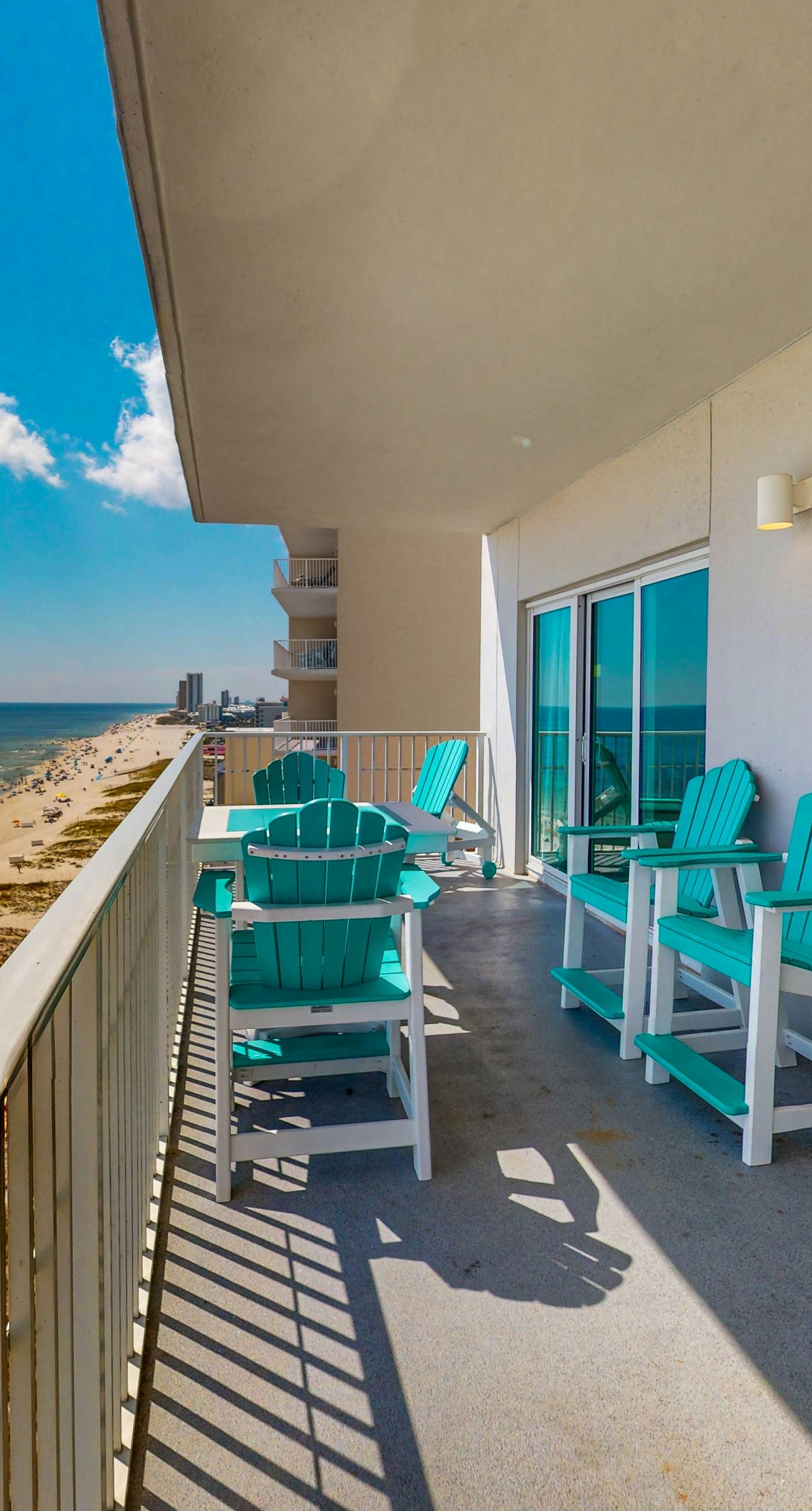 Waterfront condo w/ swim through indoor/outdoor community pools, hot tub & sauna