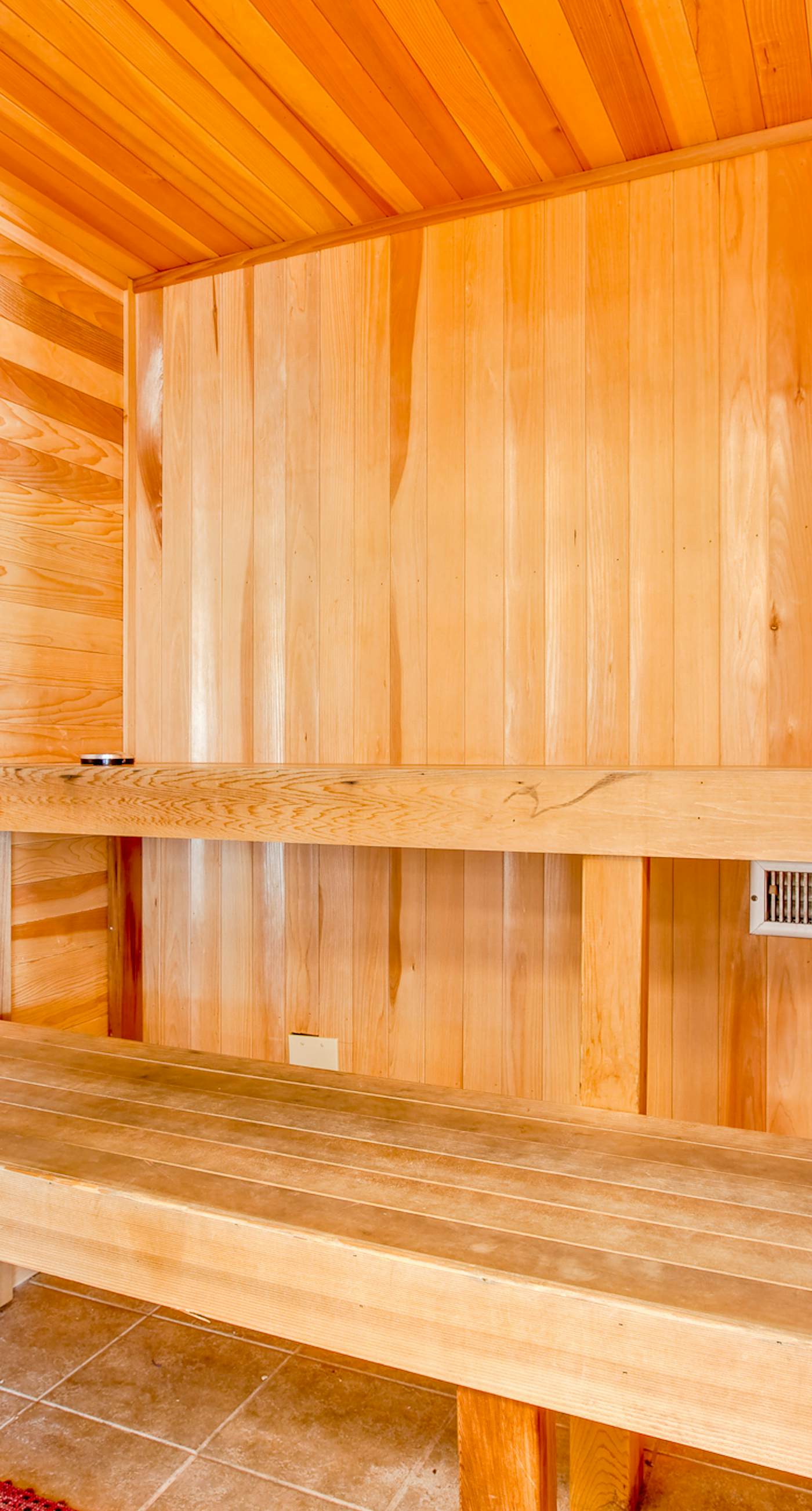 Waterfront condo w/ swim through indoor/outdoor community pools, hot tub & sauna