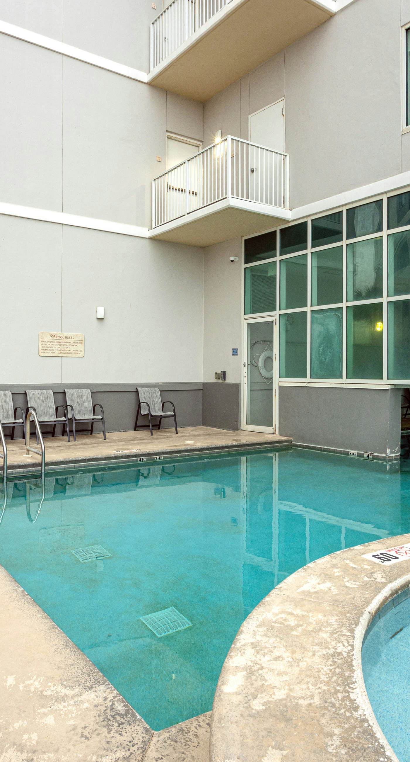 Waterfront condo w/ swim through indoor/outdoor community pools, hot tub & sauna