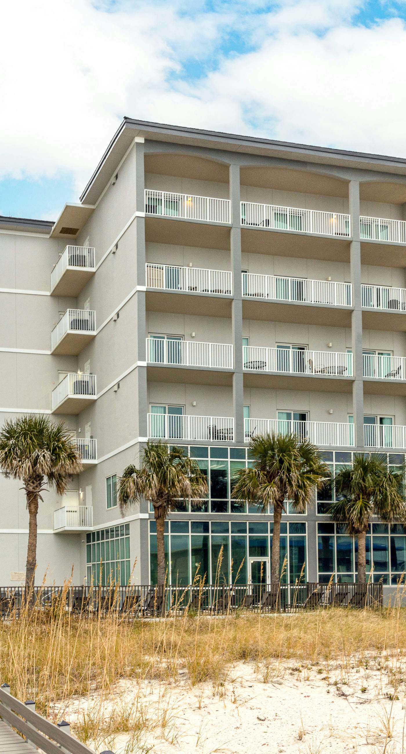 Waterfront condo w/ swim through indoor/outdoor community pools, hot tub & sauna