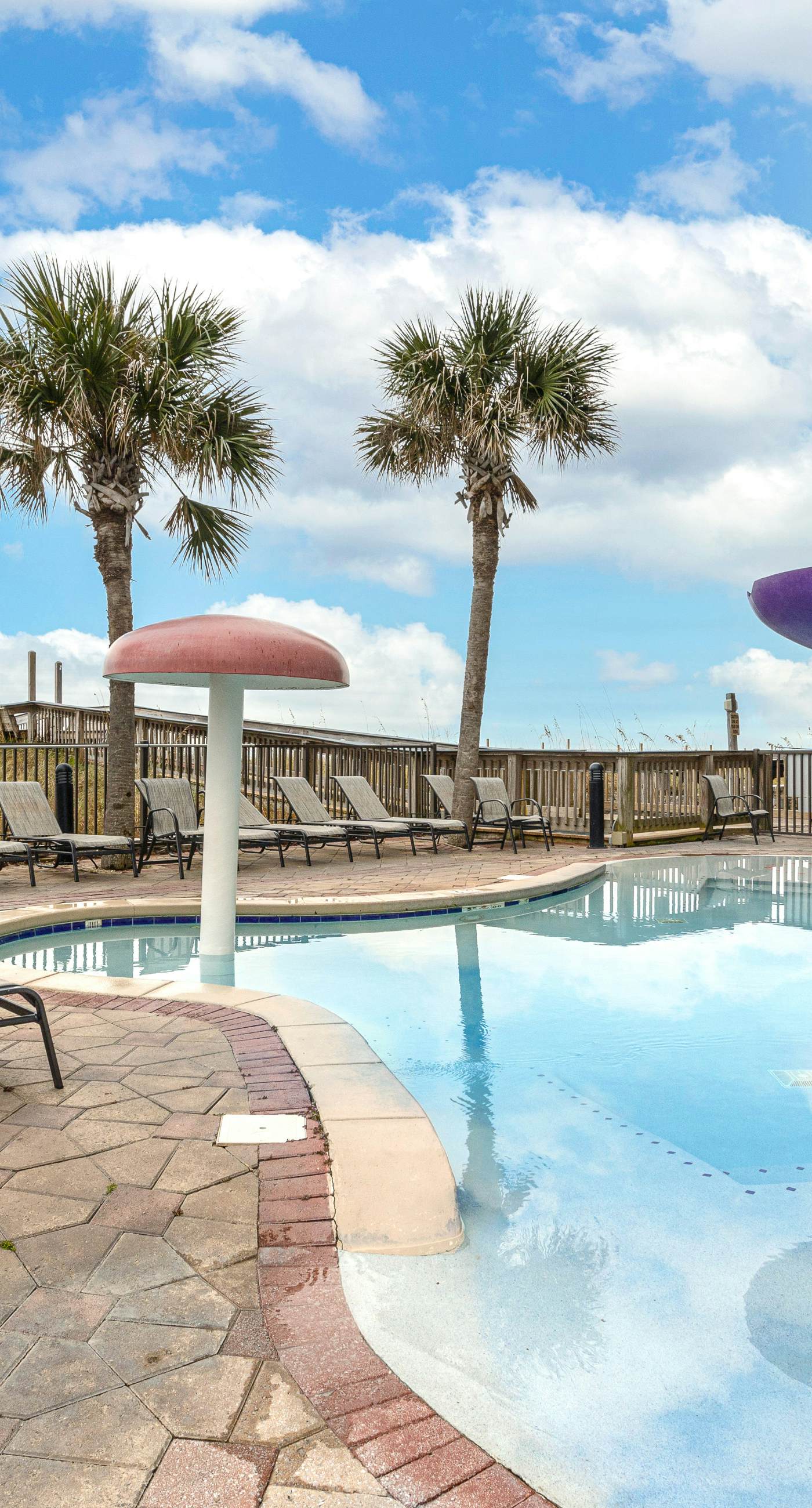 Waterfront condo w/ swim through indoor/outdoor community pools, hot tub & sauna