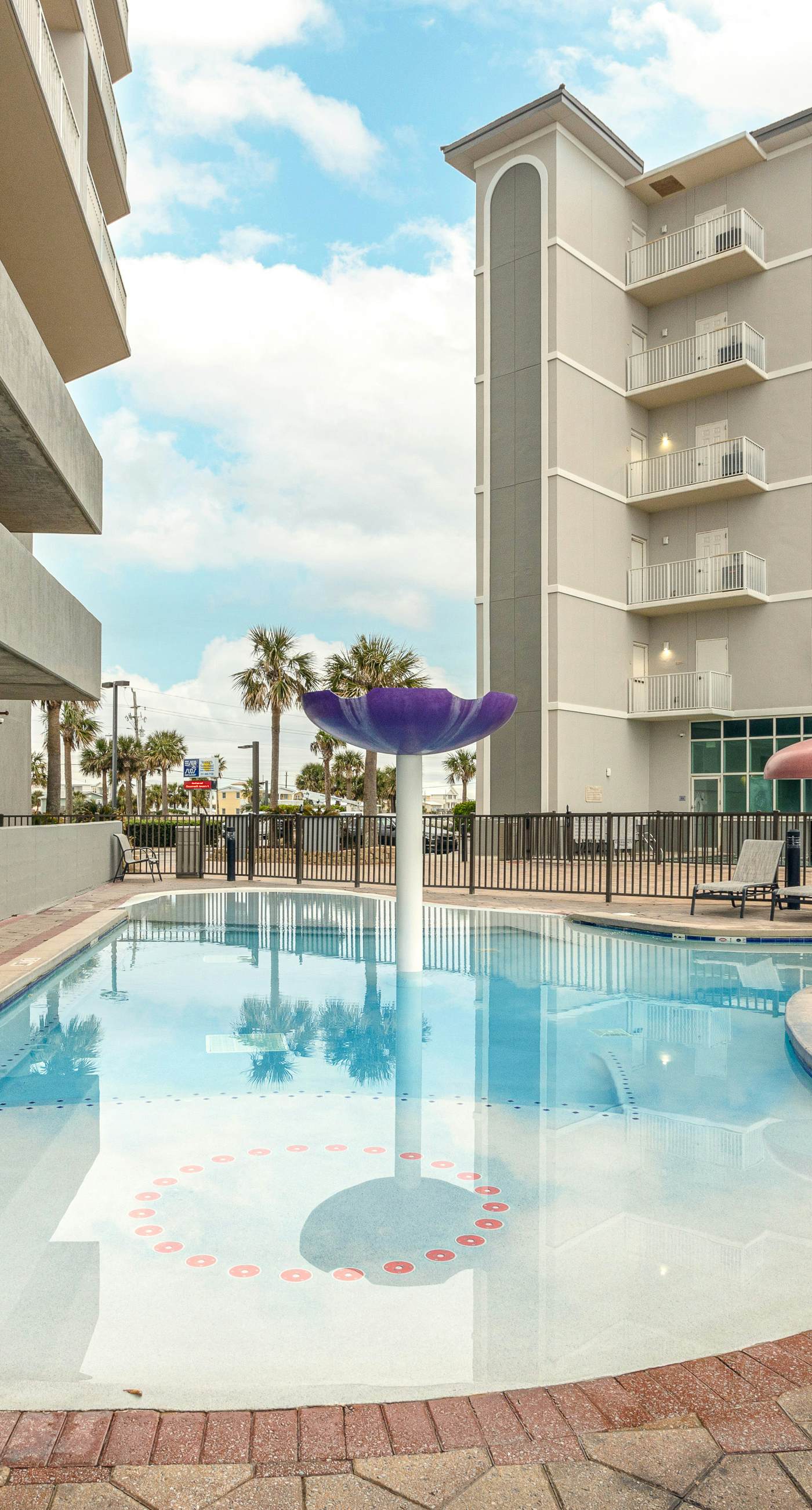 Waterfront condo w/ swim through indoor/outdoor community pools, hot tub & sauna