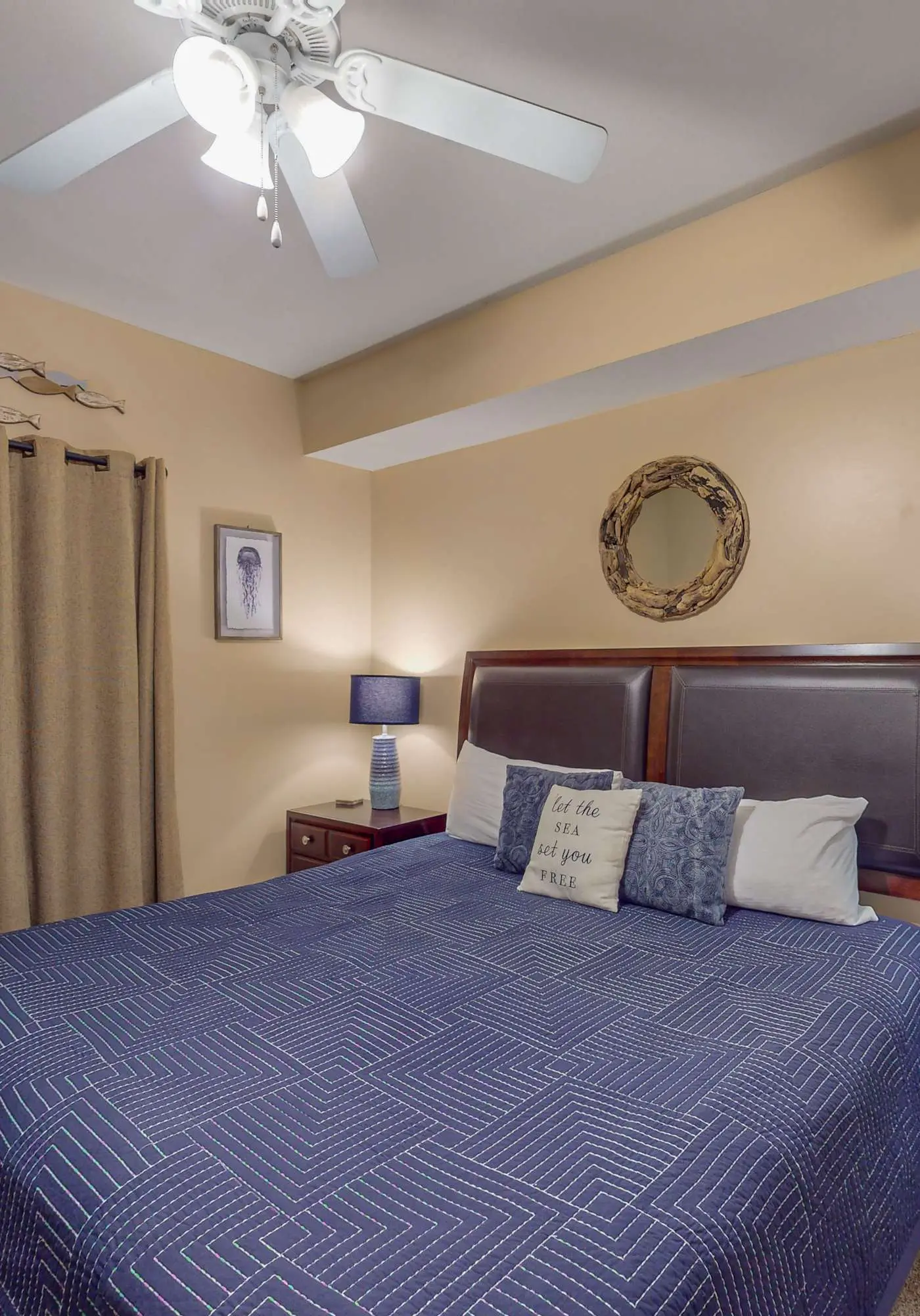 Waterfront condo w/ swim through indoor/outdoor community pools, hot tub & sauna